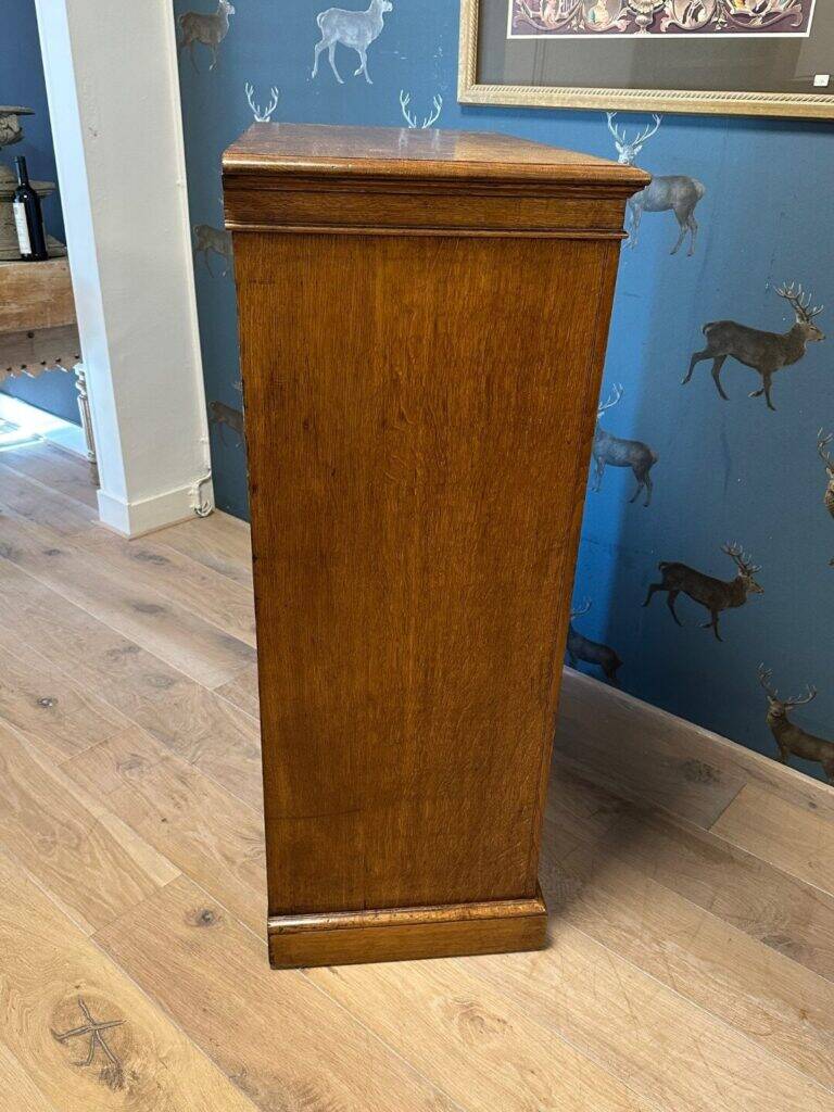Commode Wellington en chêne antique