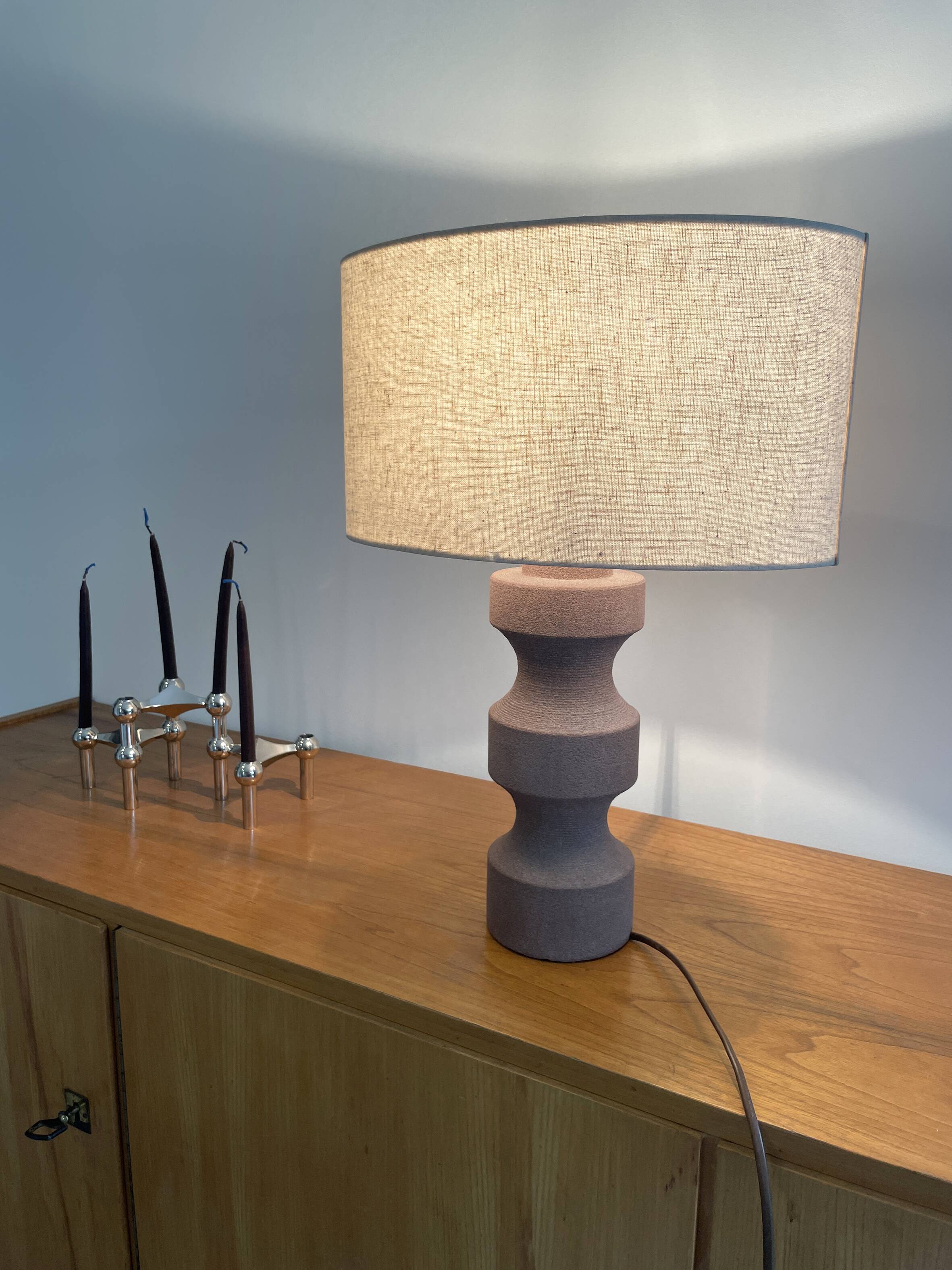 Lampe de table vintage en pierre sculptée grès