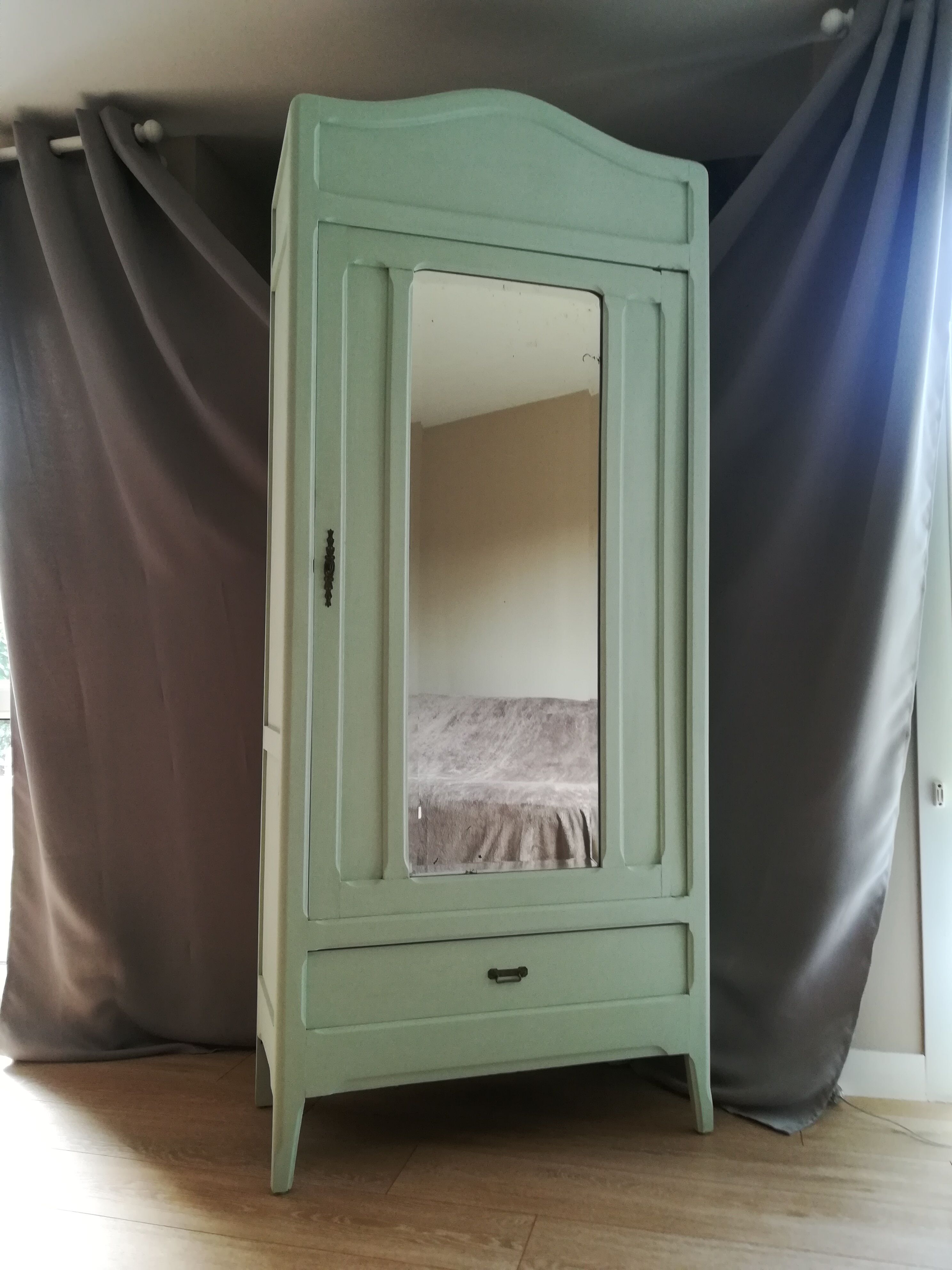 Parisien wardrobe 30 years