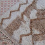 Tapis berbère blanc et beige foncé