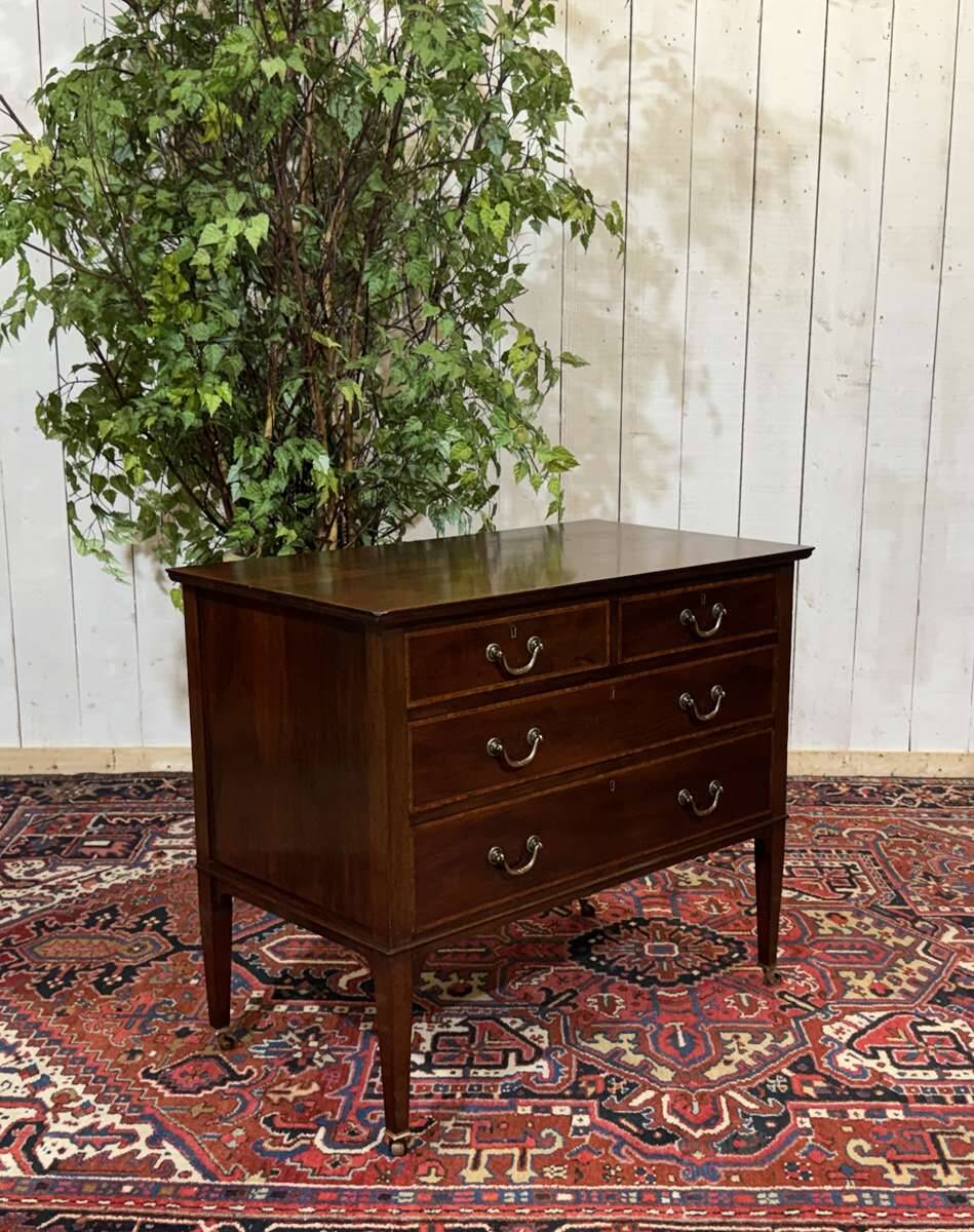 Commode anglaise en acajou et chêne, début XXème