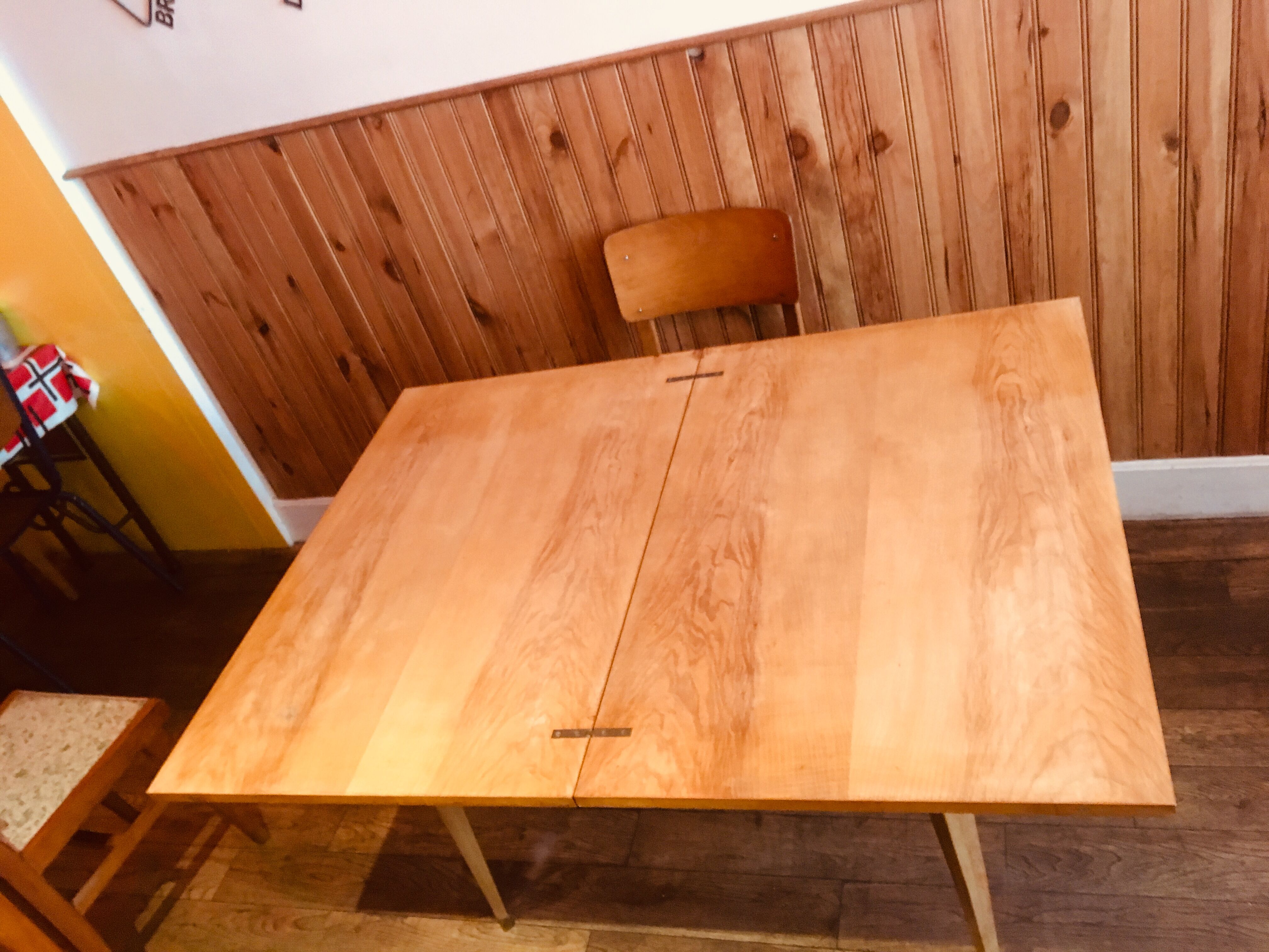 Wooden 50s portfolio table