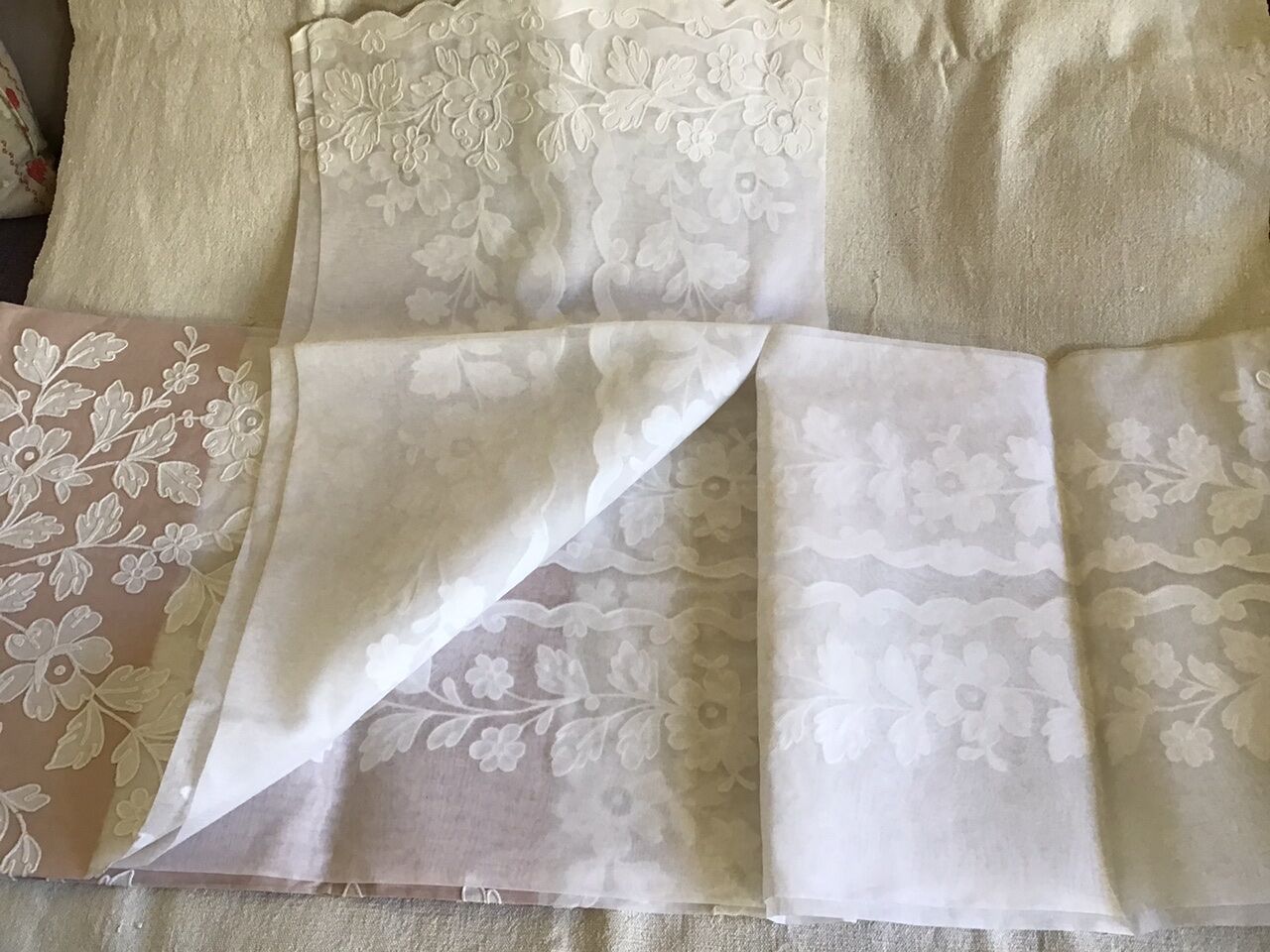 Ceremonial tablecloth in white organza