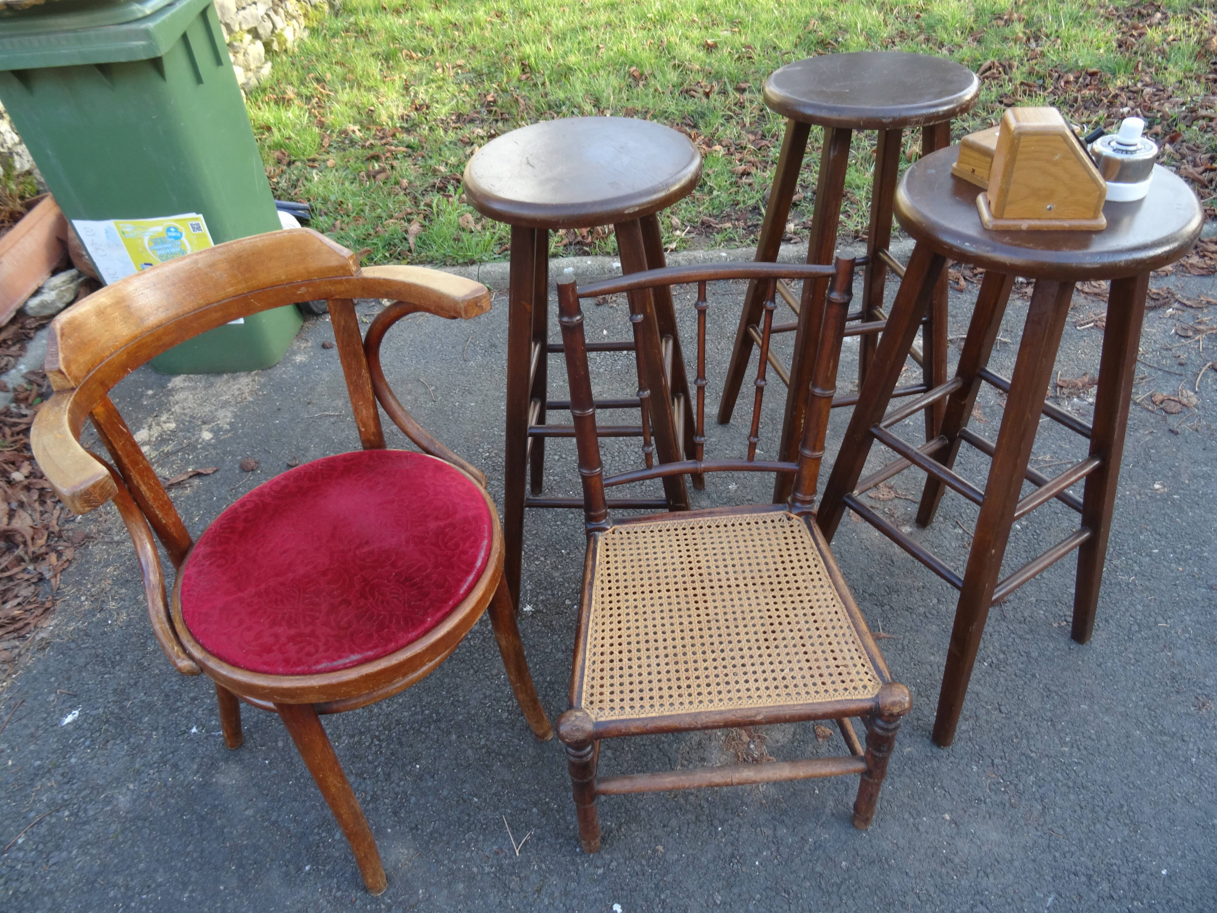 Lot of 3 high stools