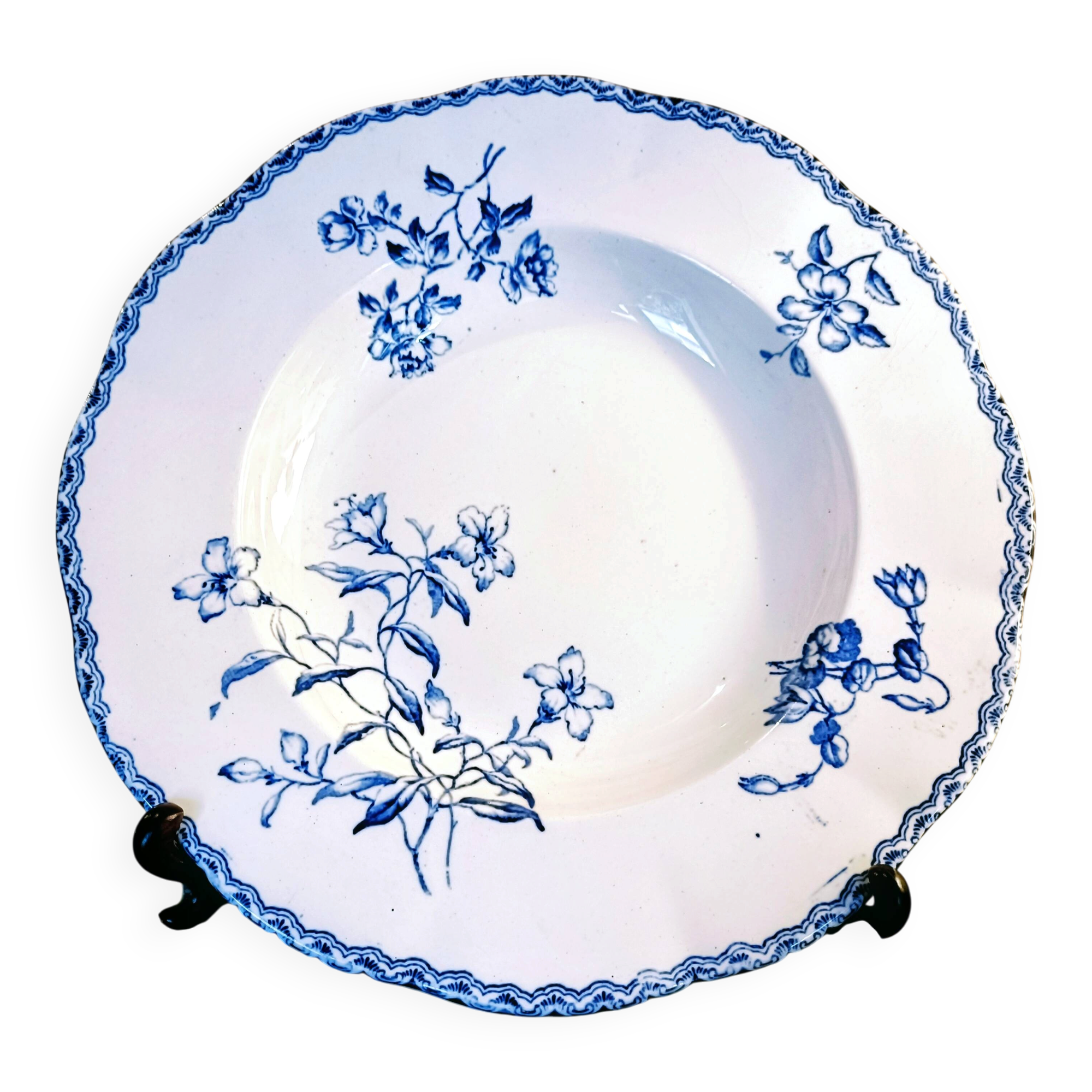 Shallow dish in ironstone