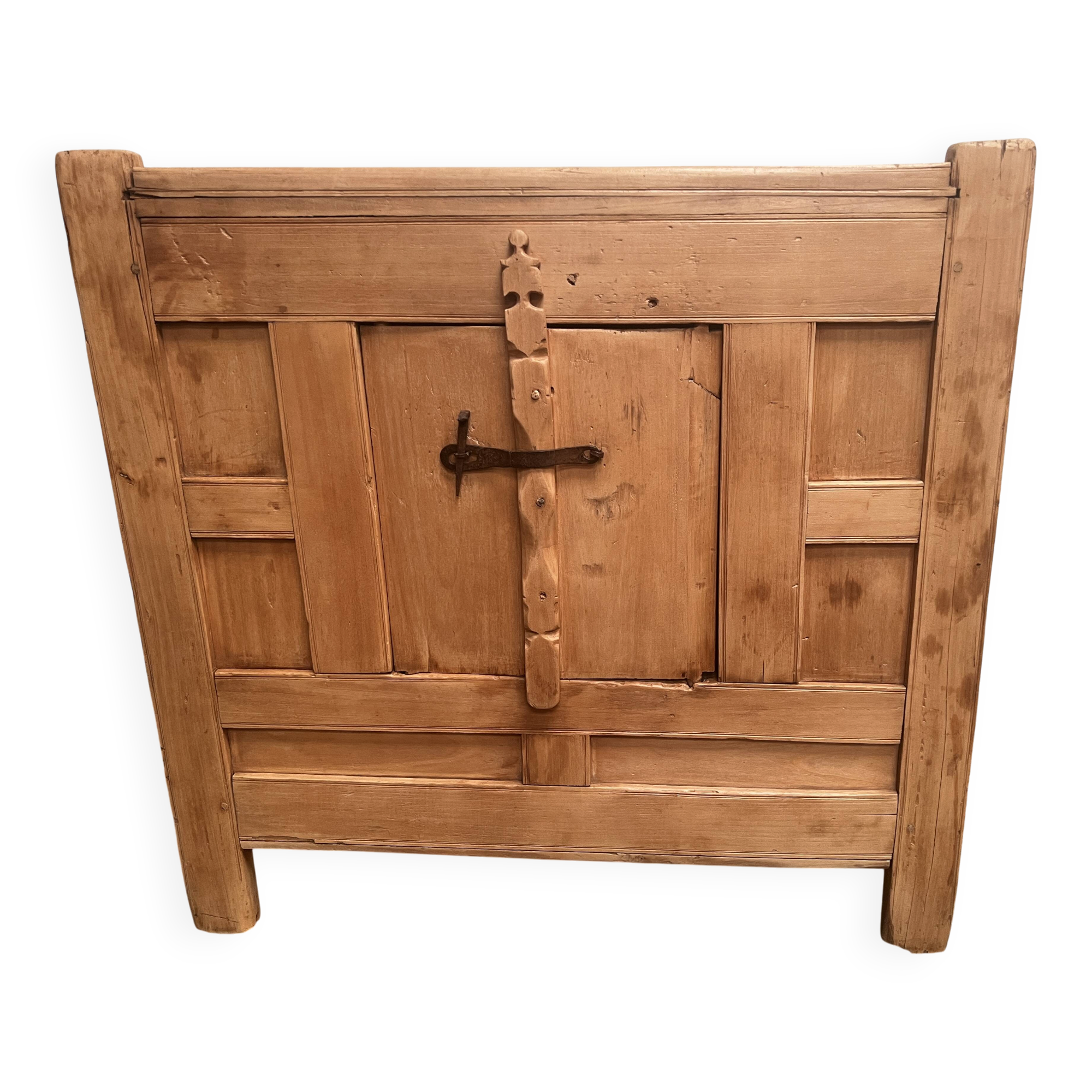 Old pantry in Pitch pine - early 20th century