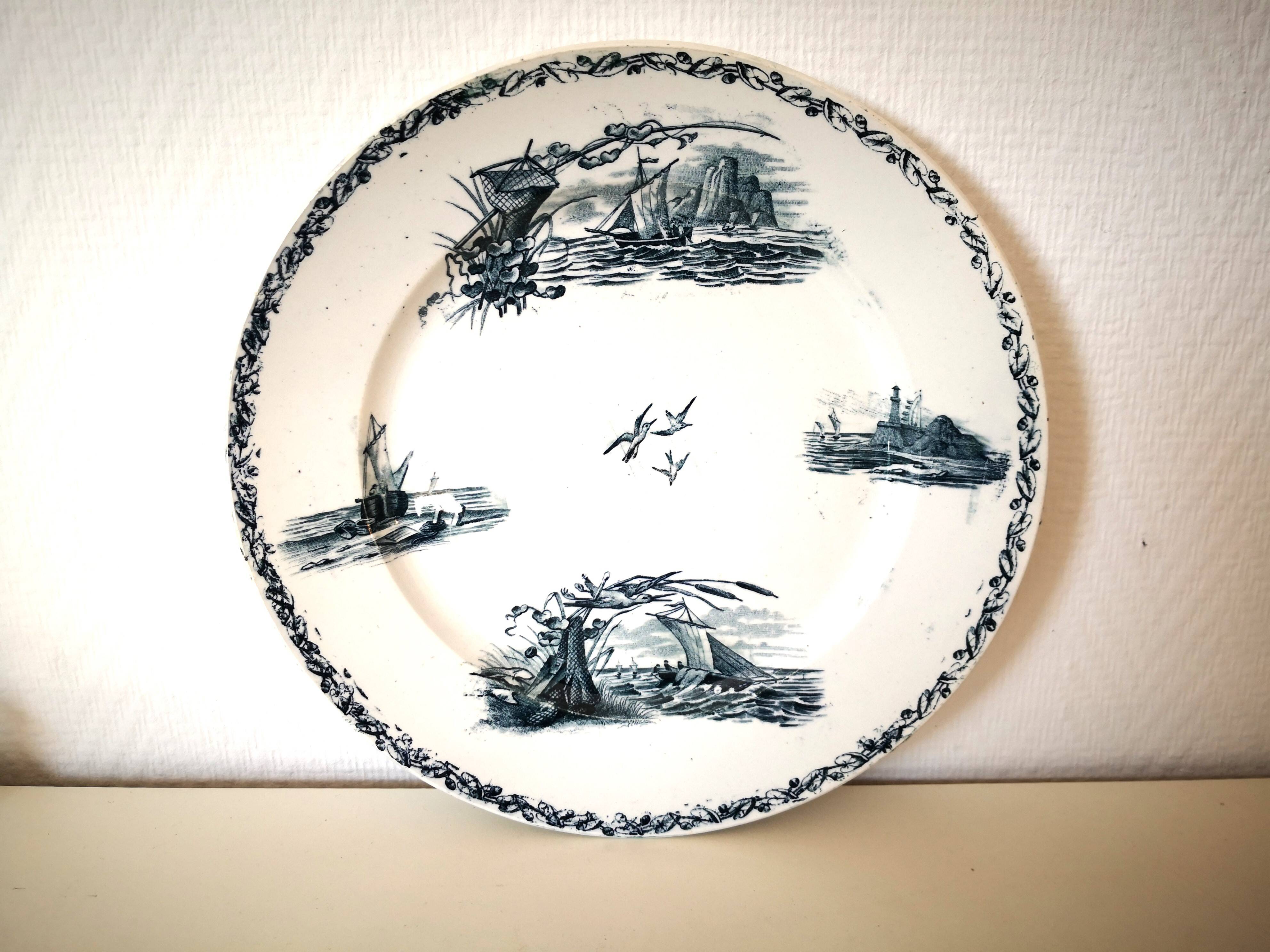 Round serving dish, ironstone, Creil and Monterau, white and navy blue