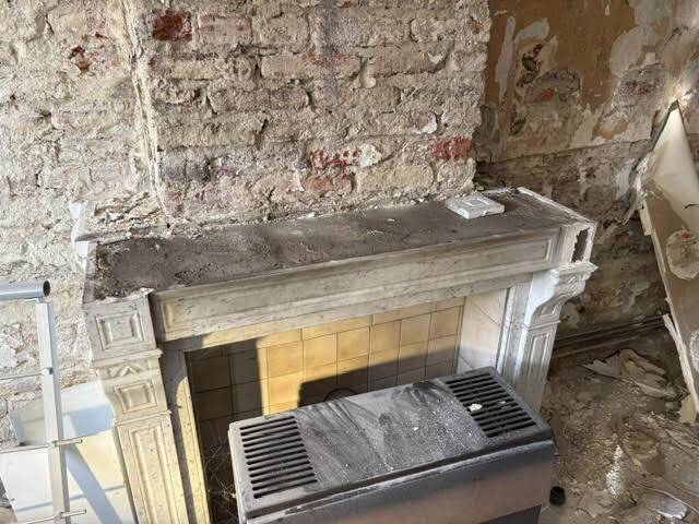 Cheminée en marbre blanc