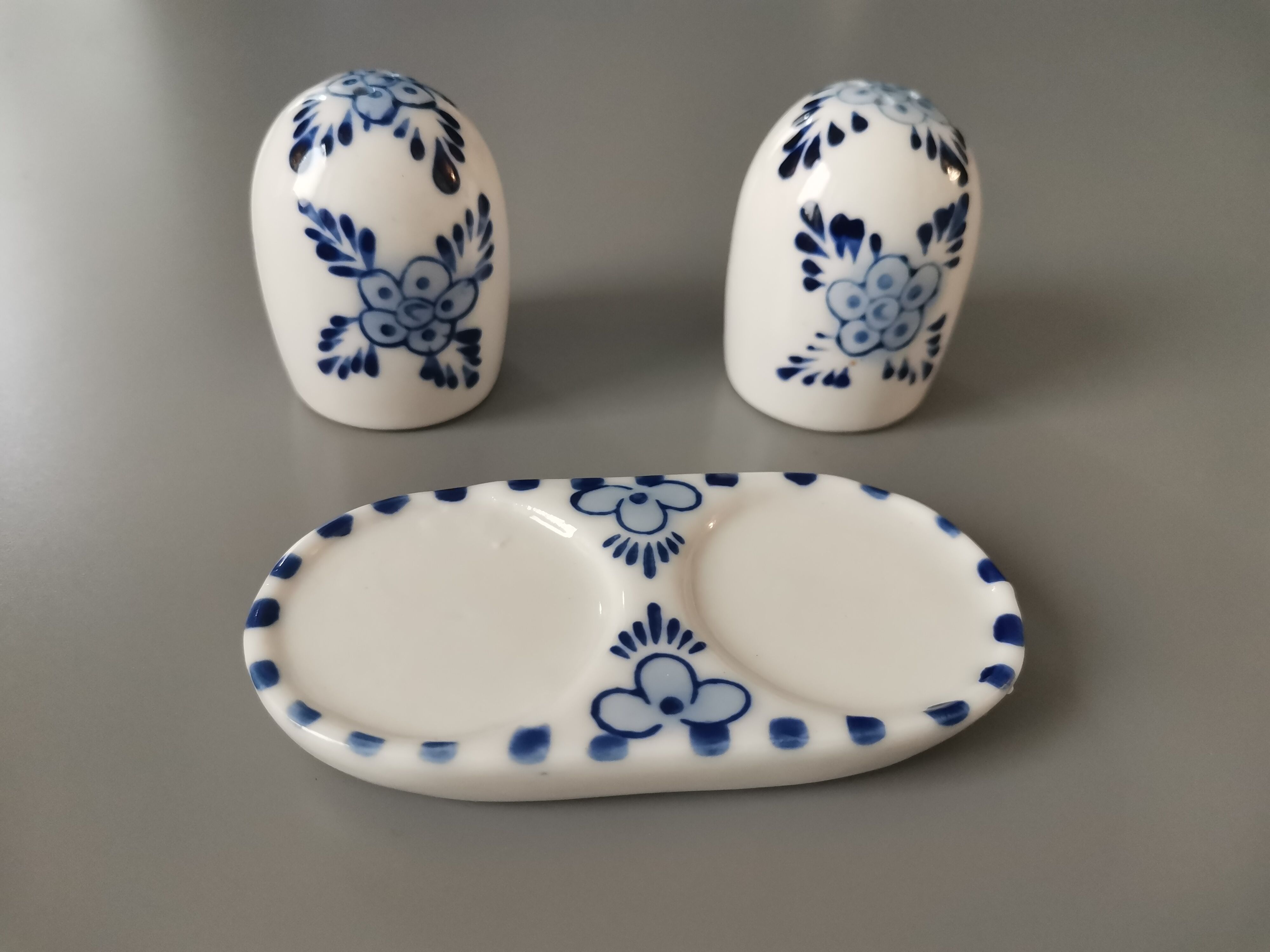 Salt, pepper and support