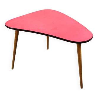 Table rouge ovale italienne du milieu du siècle