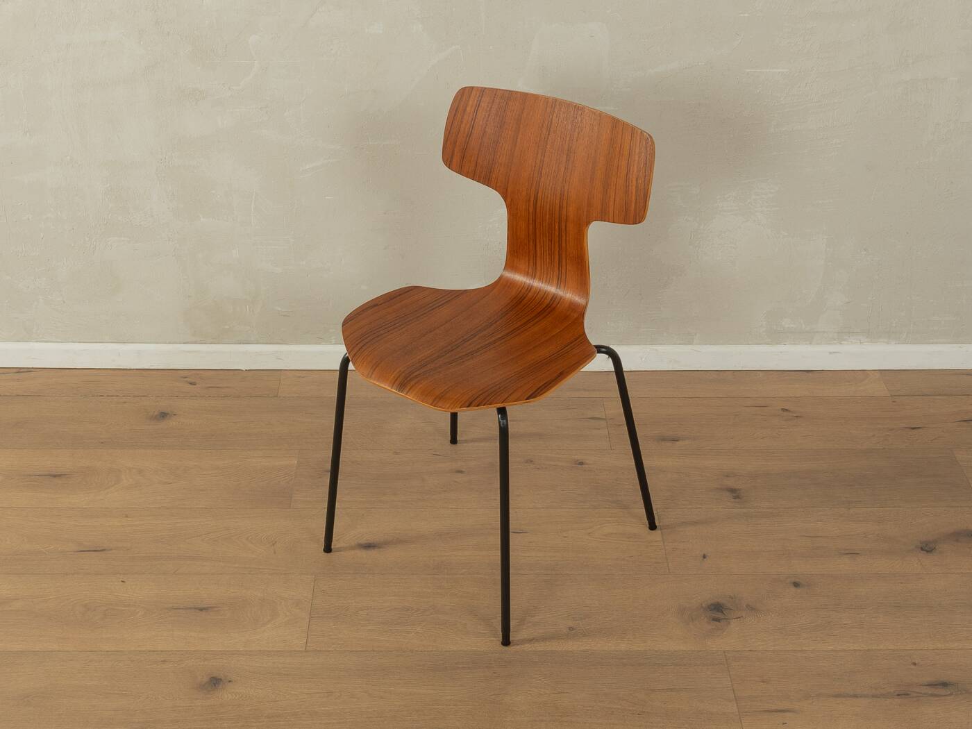 3103 Hammer chairs, Arne Jacobsen