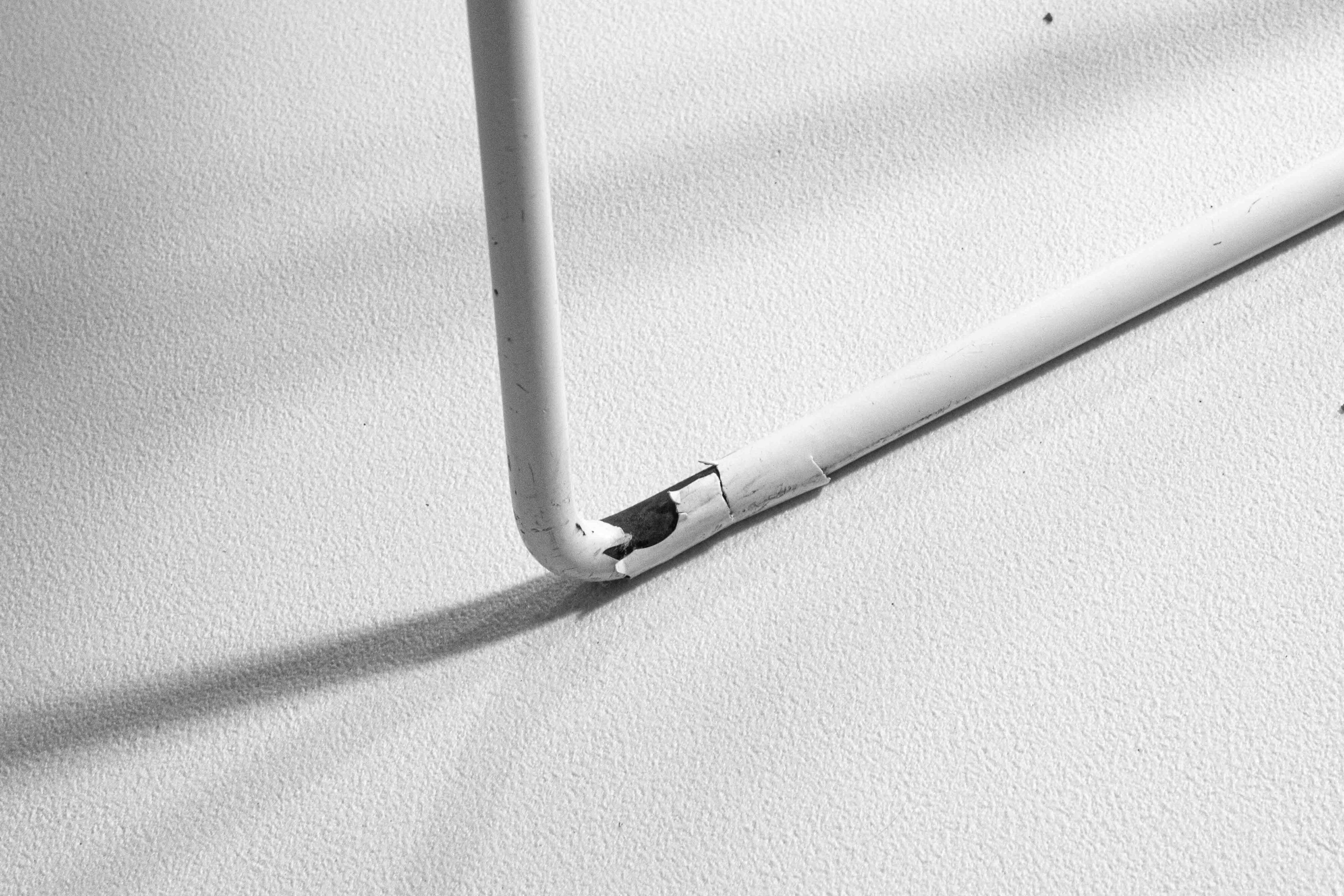 Set of 7 white coated wire chairs by Harry Bertoia for Knoll, 1970s