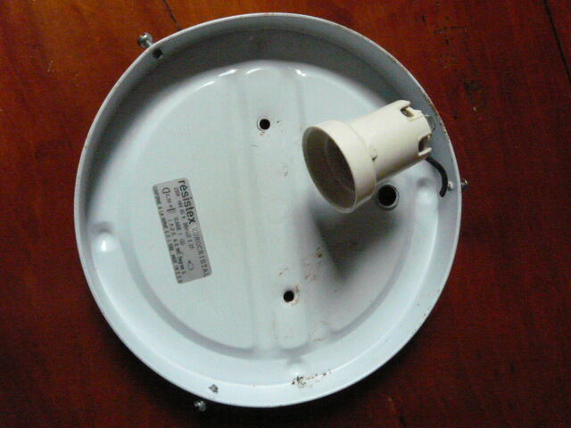 Square ceiling light resists glass