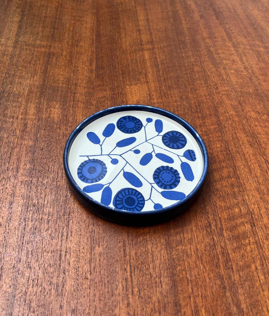 German ceramic saucer from the Stockholm series of the 1960s by Melitta, mid-century style.