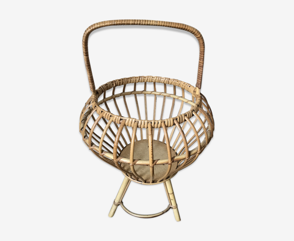 Basket rattan on foot ball coconut