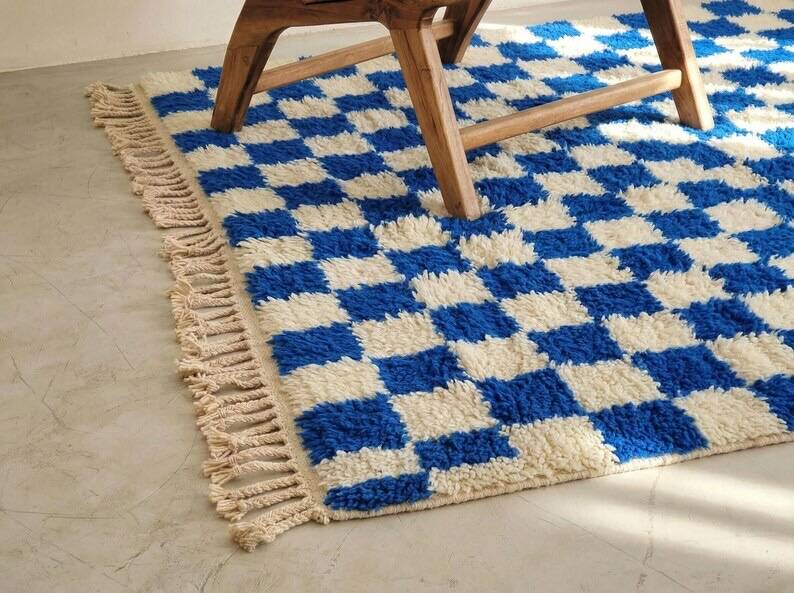 Handmade pure wool Moroccan rug in blue and white, size 1.5/2.5 m.