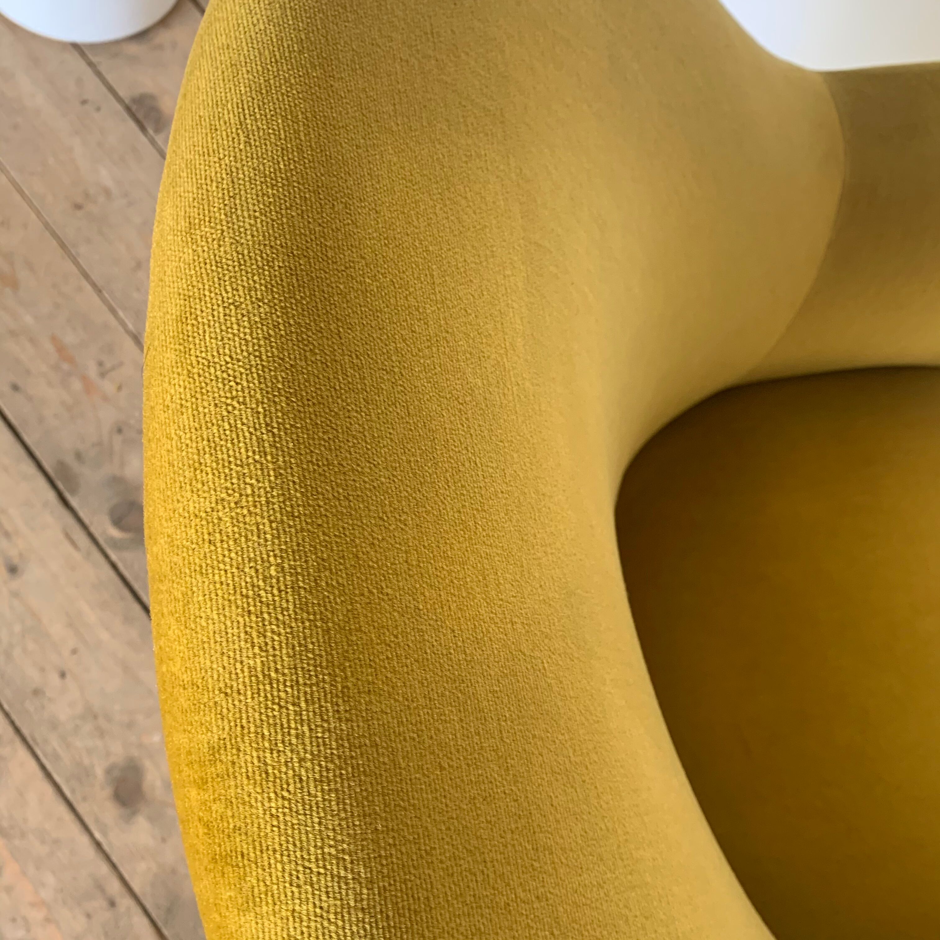 Yellow velvet toad chair