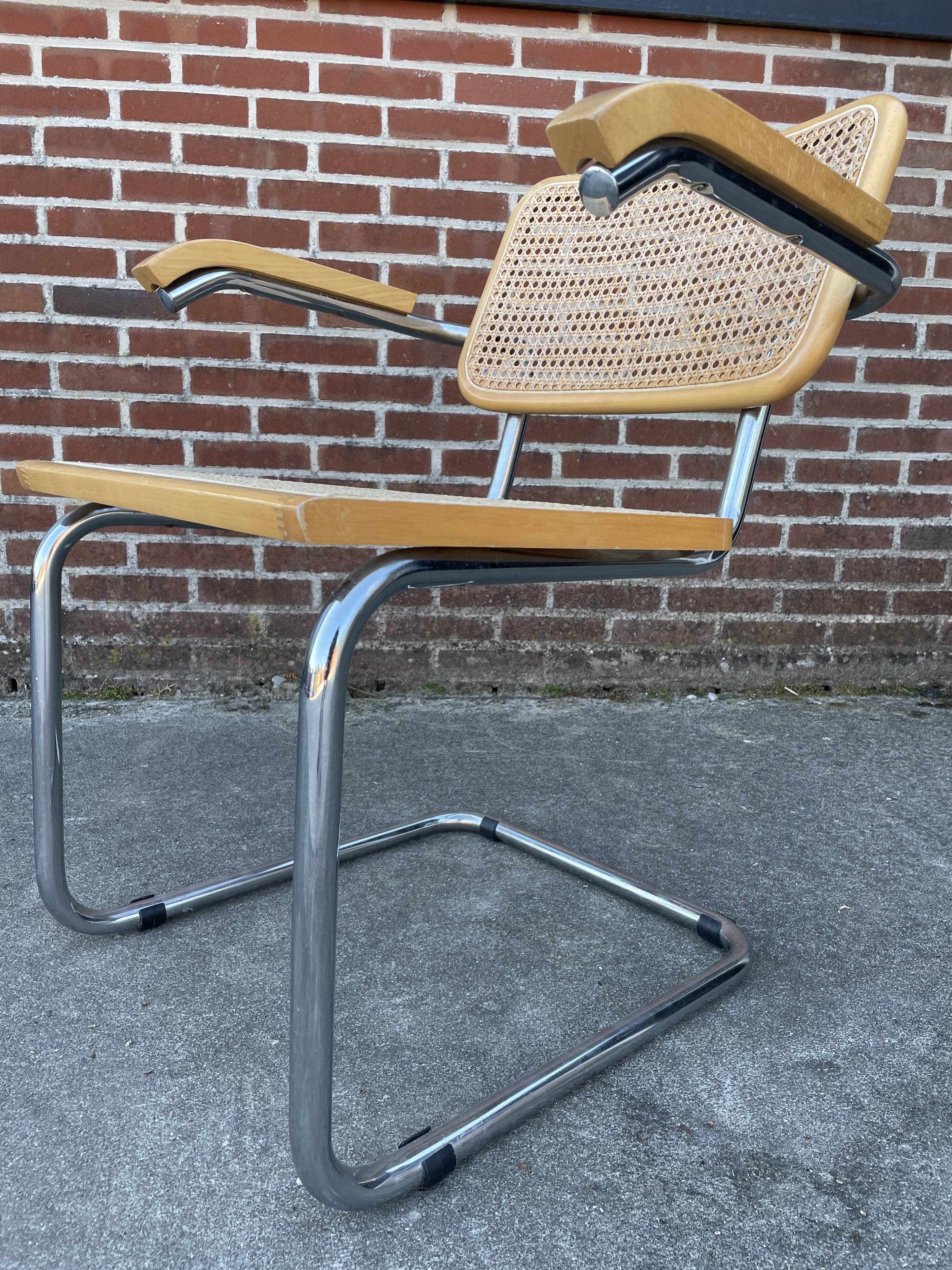 Cesca chair B64 with armrests by Marcel Breuer Design