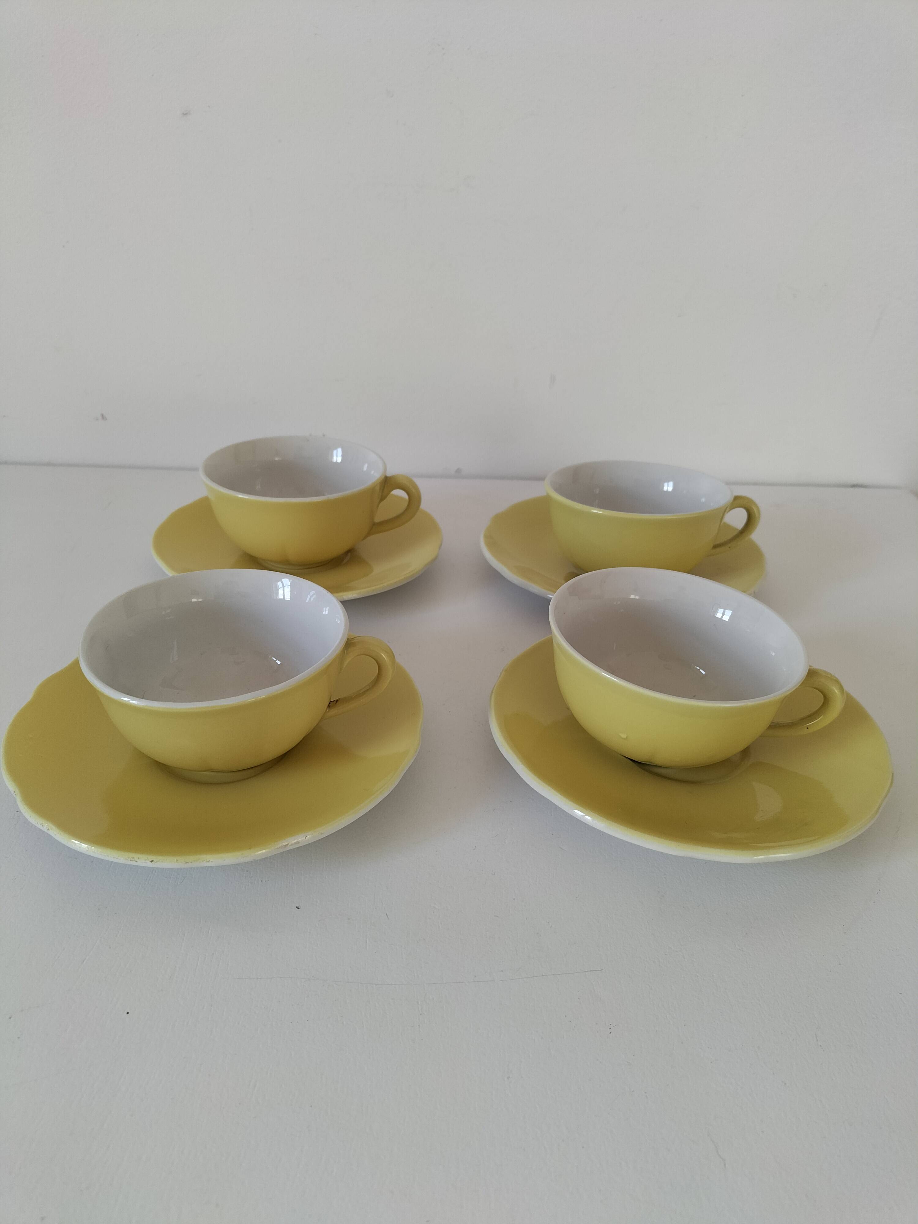 Ensemble tasses et soucoupes vintage en céramique jaune