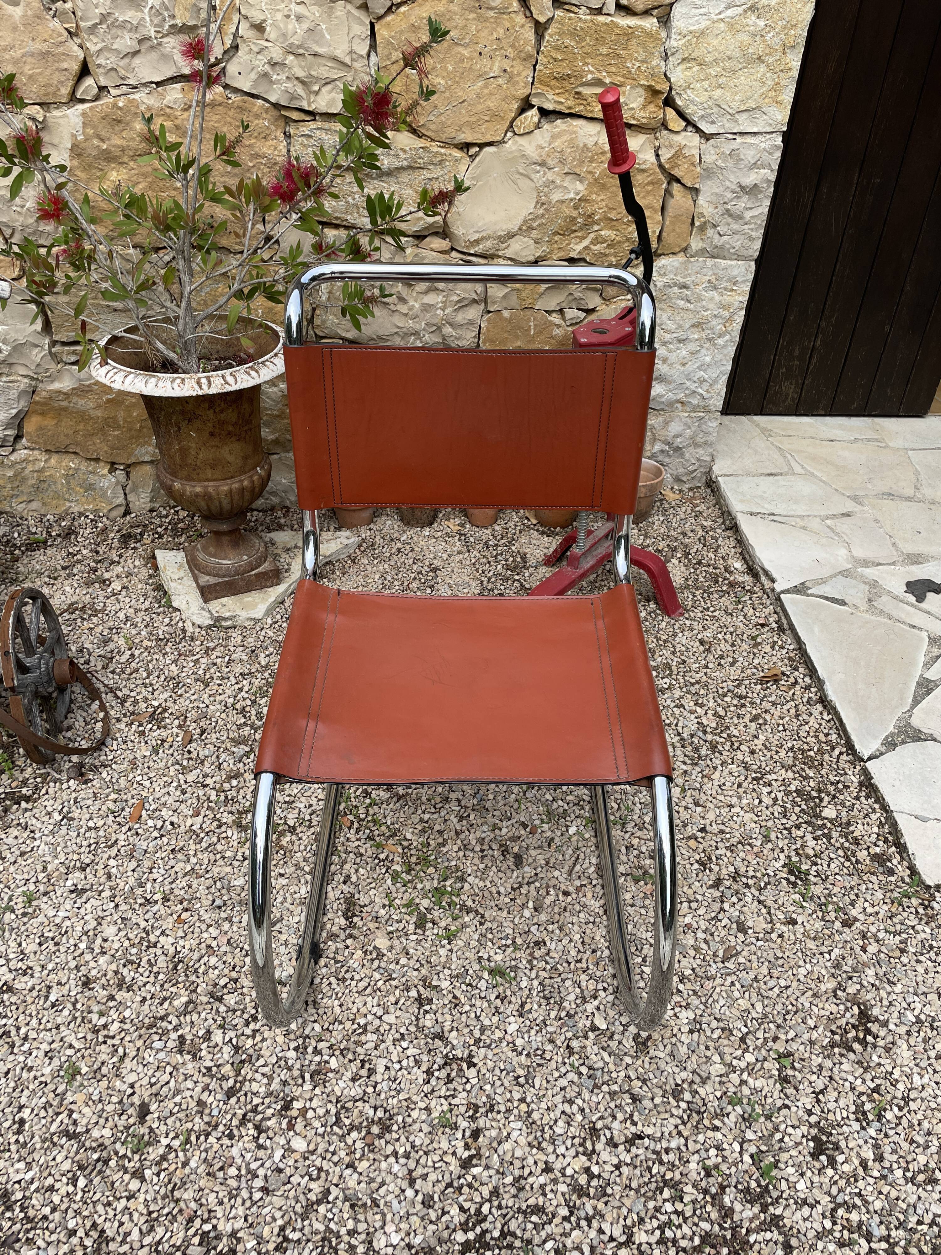 4 chaises Design Mies Van Der Rohe édition années 80