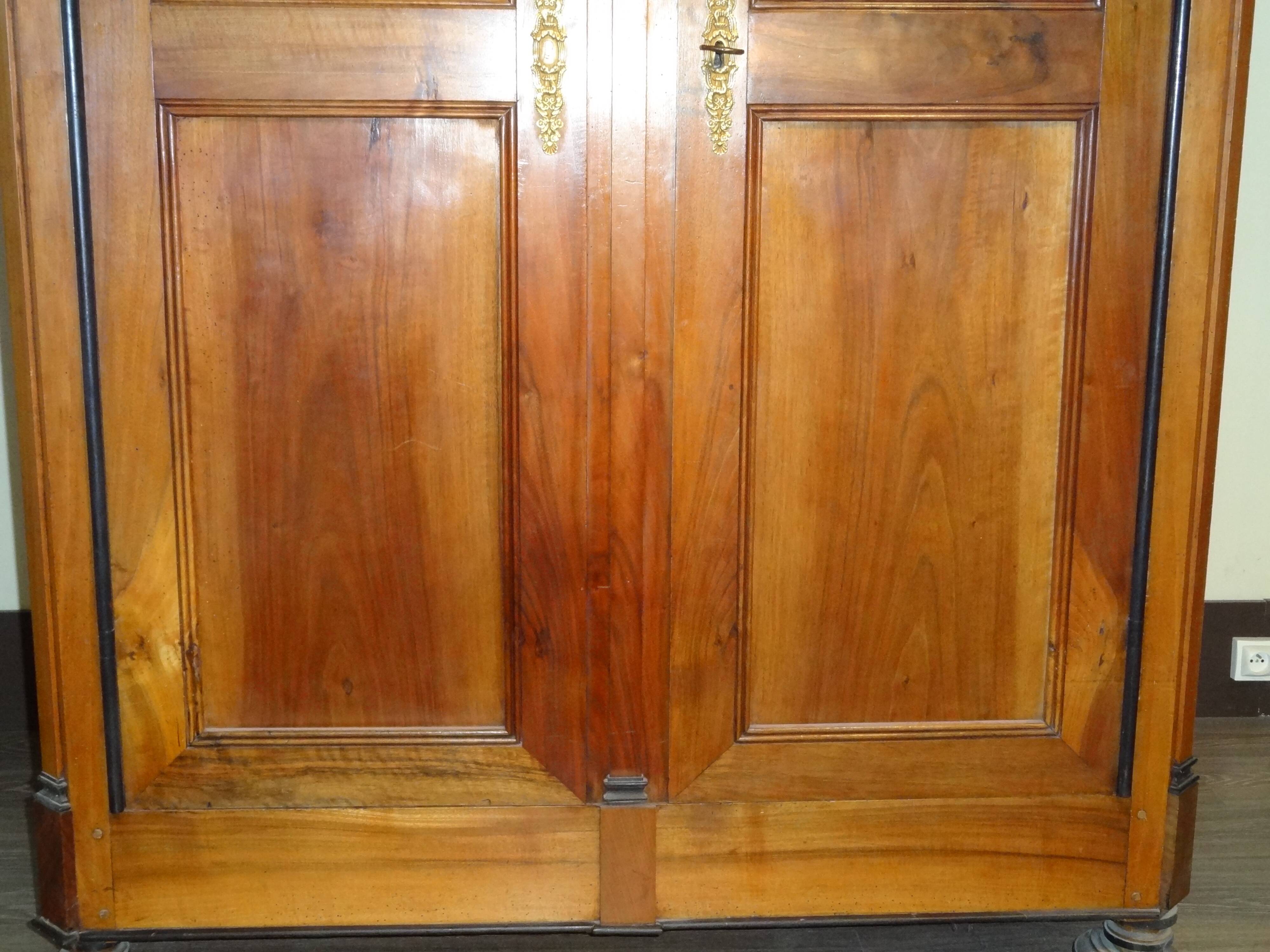Large director's bookcase in solid walnut, 19th century.