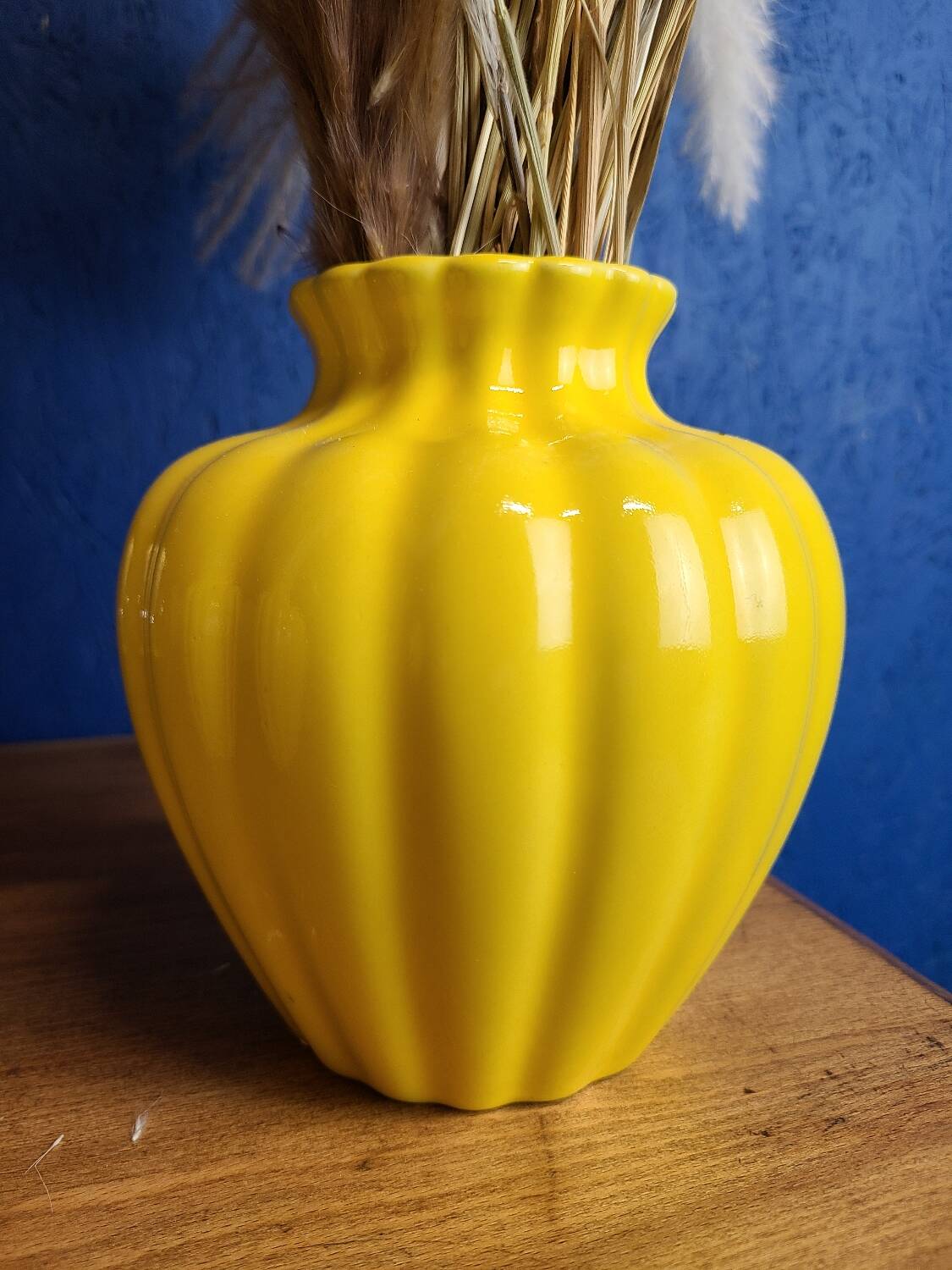 Paire de vase en émail jaune citron