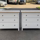 Paire de commodes scandinaves blanches en bois massif