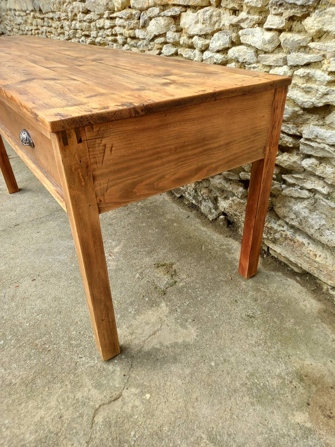 Draper's table, a piece of furniture for the trade