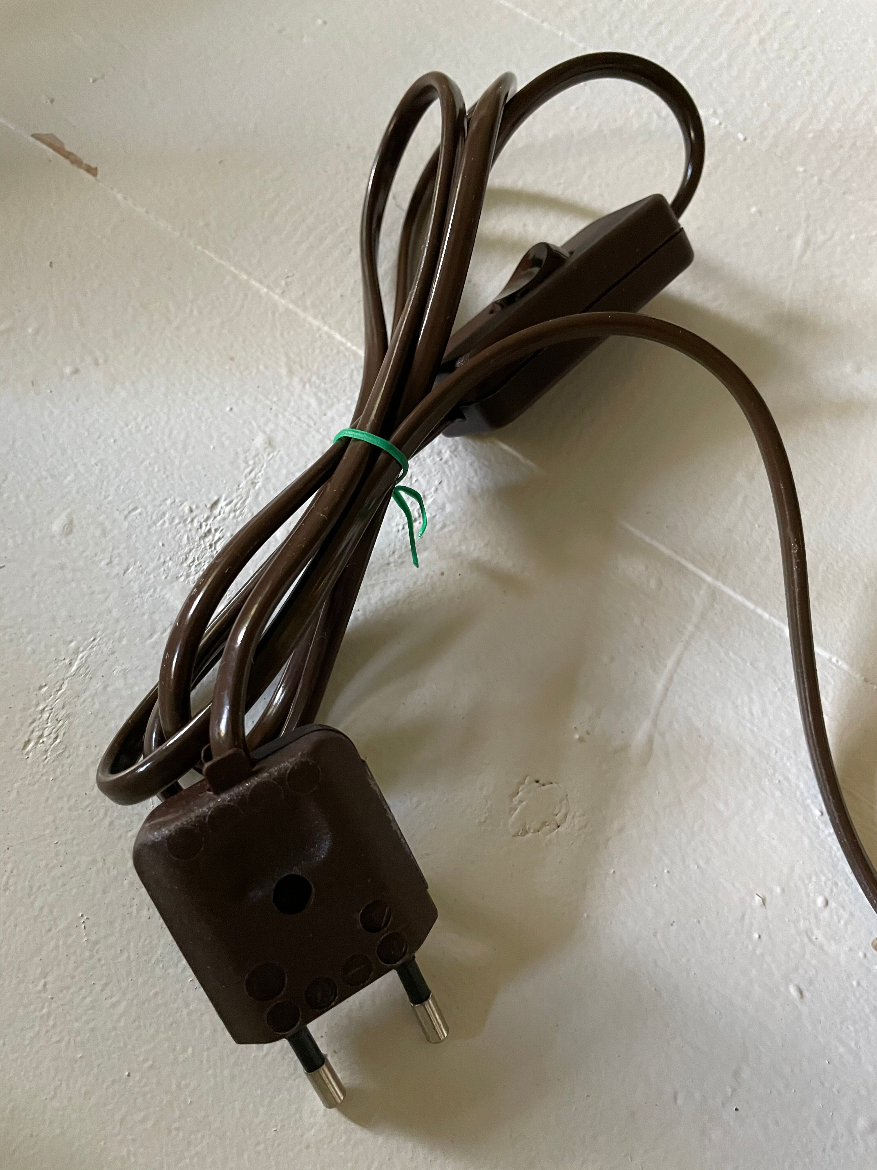 Brass foot tulip lamp