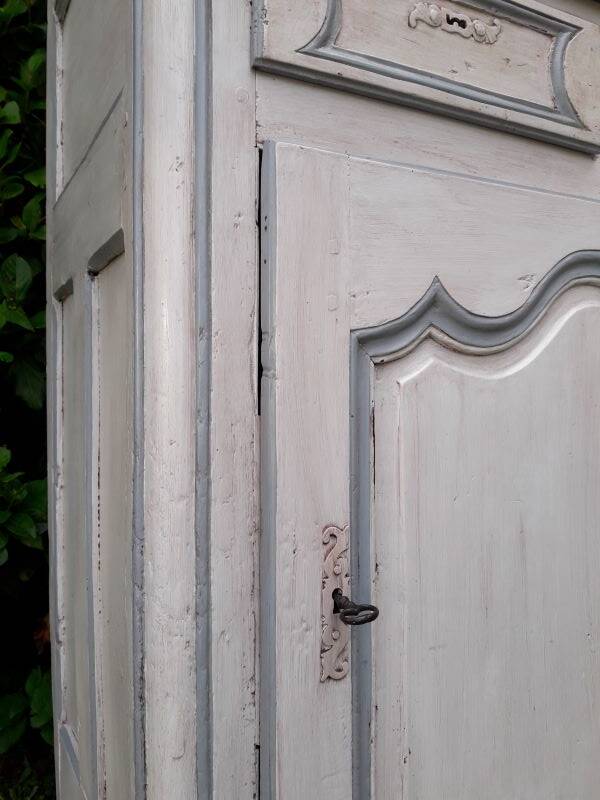 Bonnetière, standing man, Louis XV, 18th century walnut