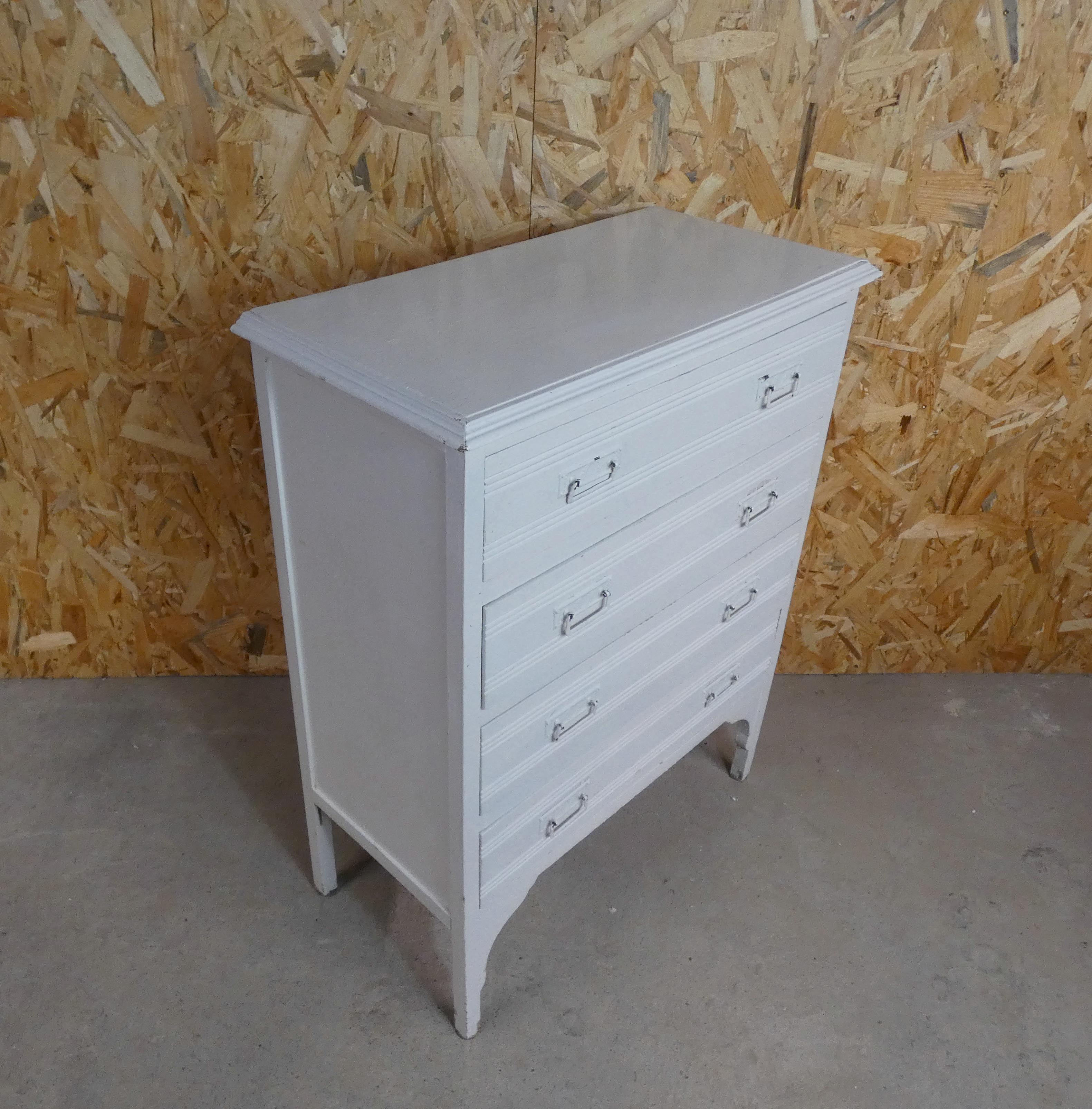 Wooden chest of drawers