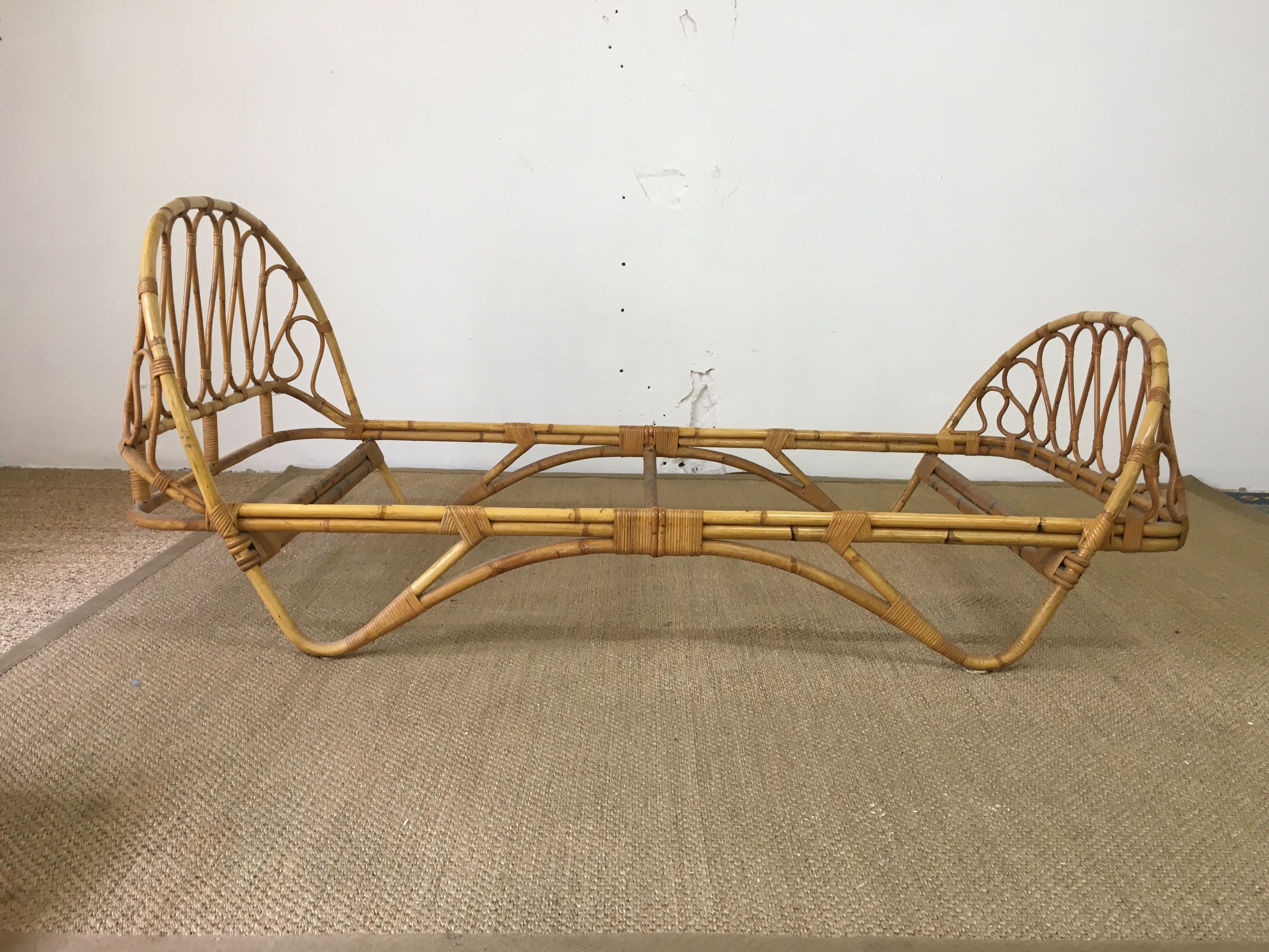 Rattan basket bed 1 place
