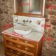 Meuble sous vasque ancien de 1928 en bois et marbre avec miroir éclairant