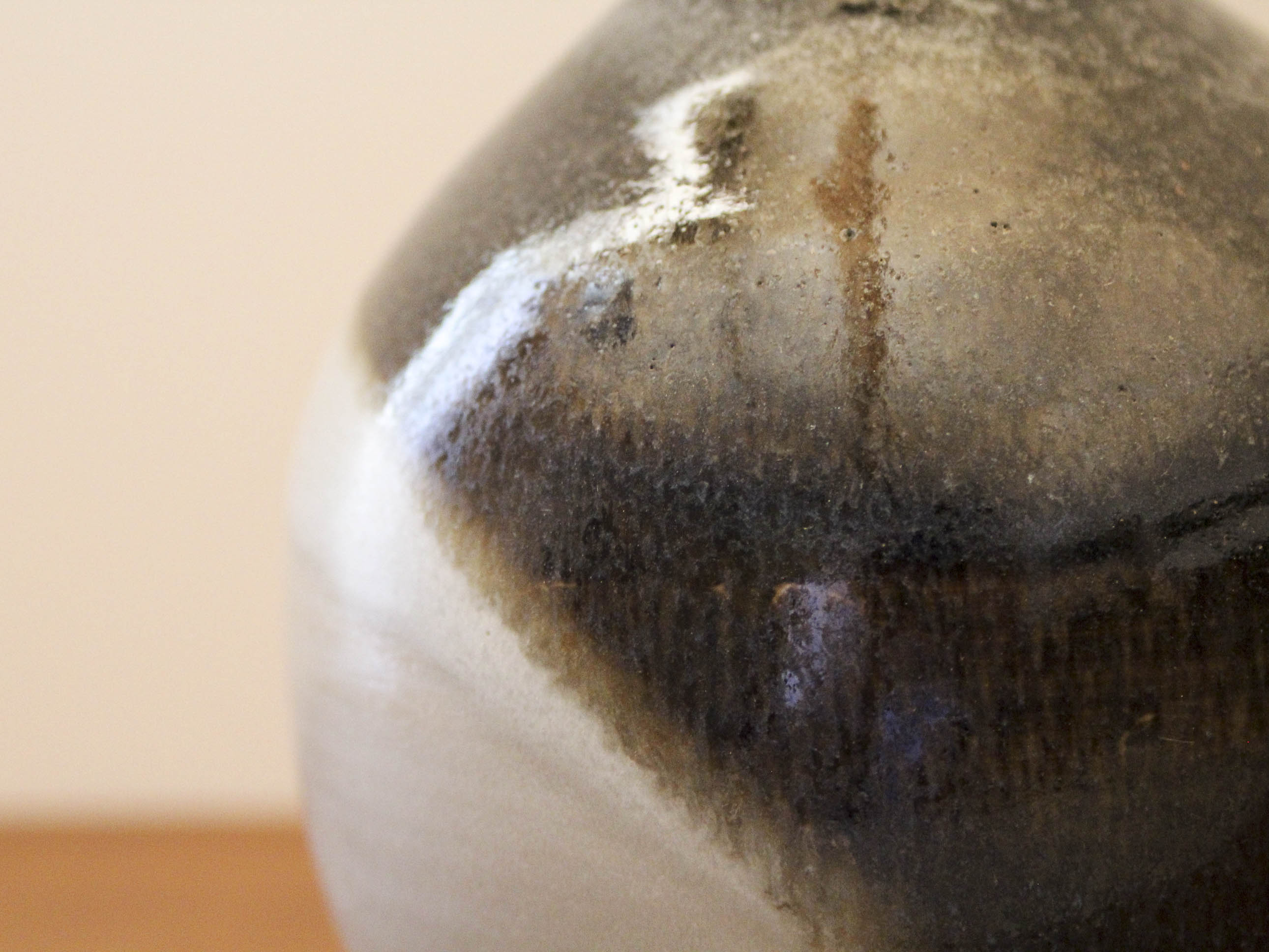 Vase boule en céramique émaillé Gilbert Duprey
