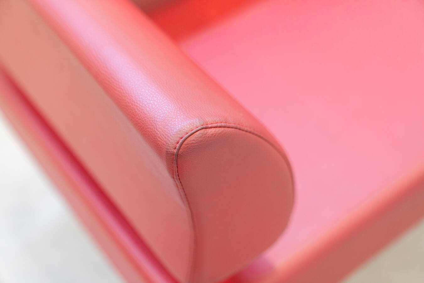 Business class 3-seater sofa in red leather and chrome iron legs, 1990s