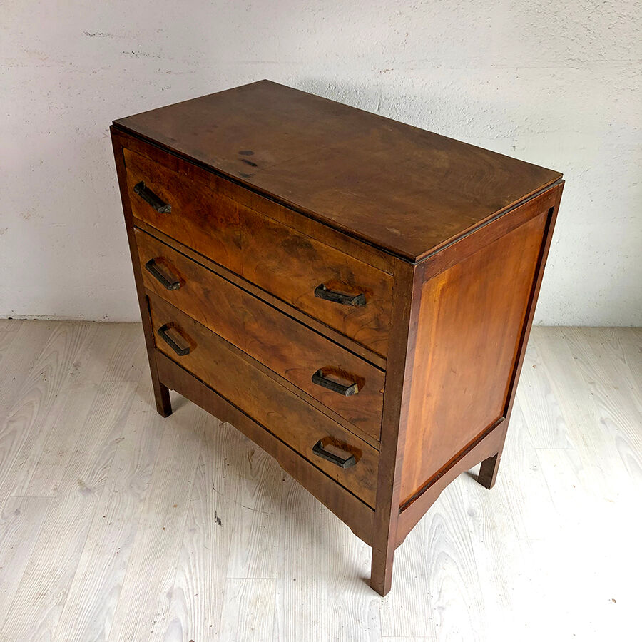 30's Art Deco chats of drawers