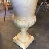Pair of medicid vasques, cast, exterior