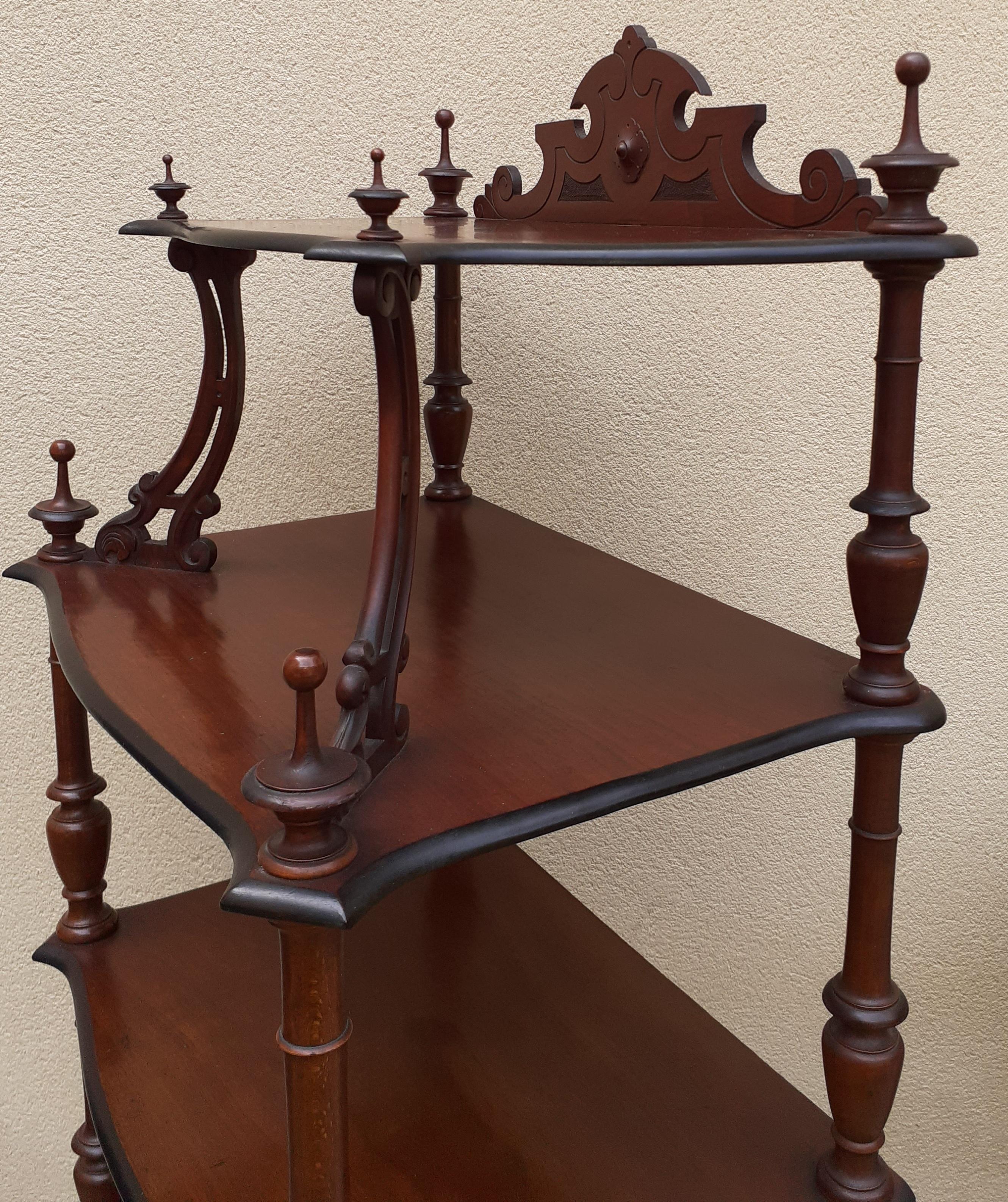 Napoleon III mahogany standing shelf
