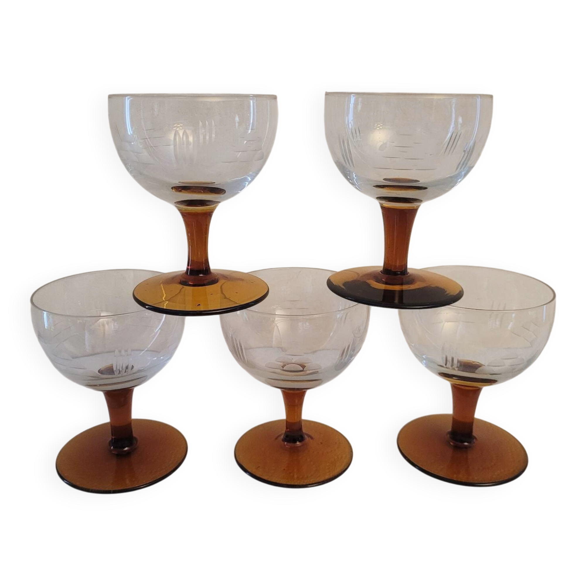 Engraved wine glasses with amber feet, 60s France