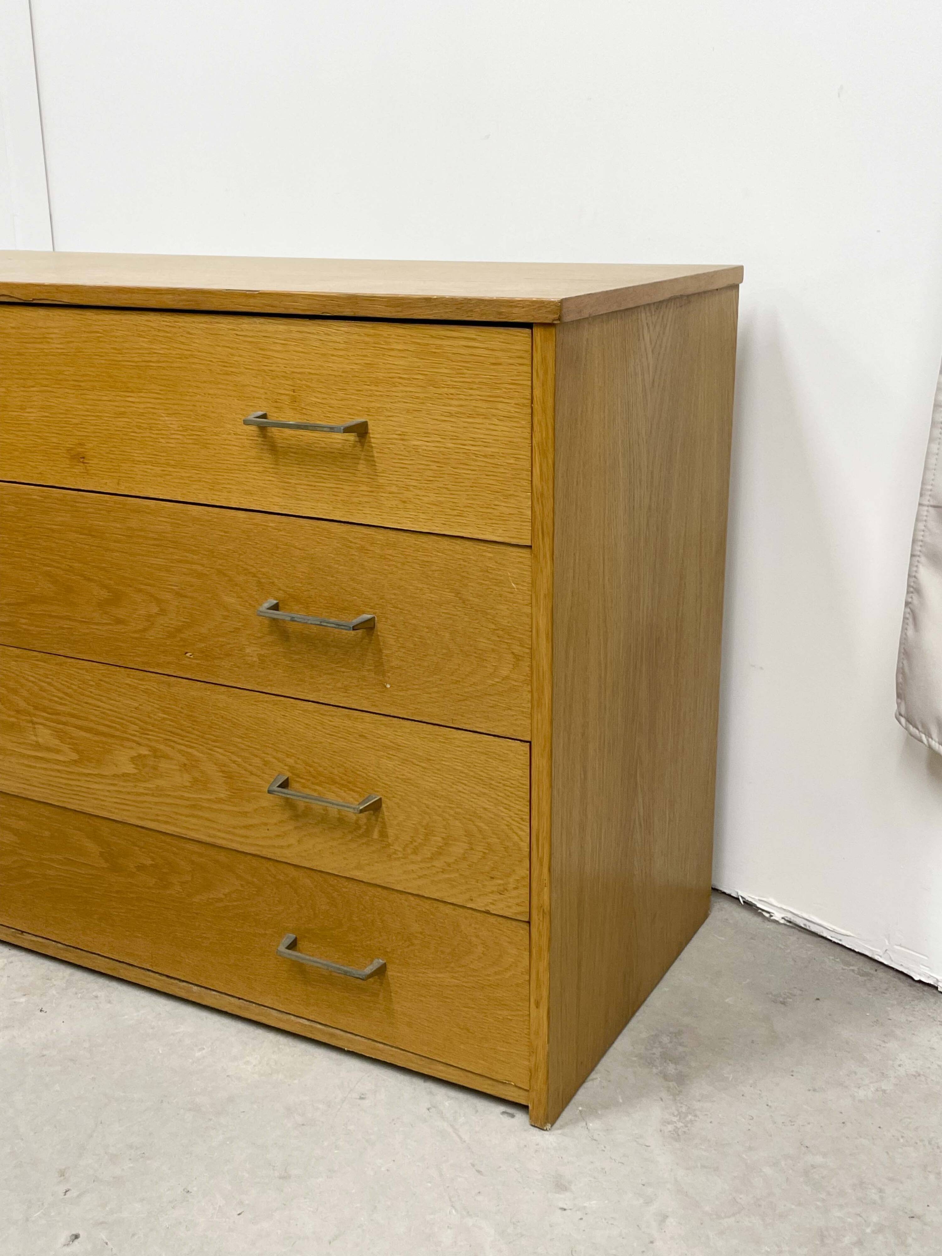 Vintage 4-drawer chest of drawers