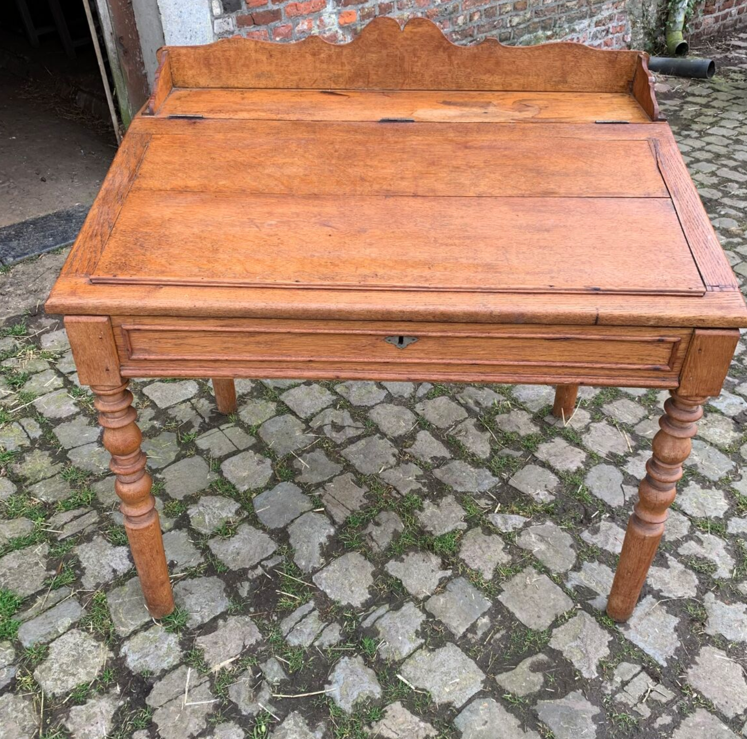 Oak sloping secretary