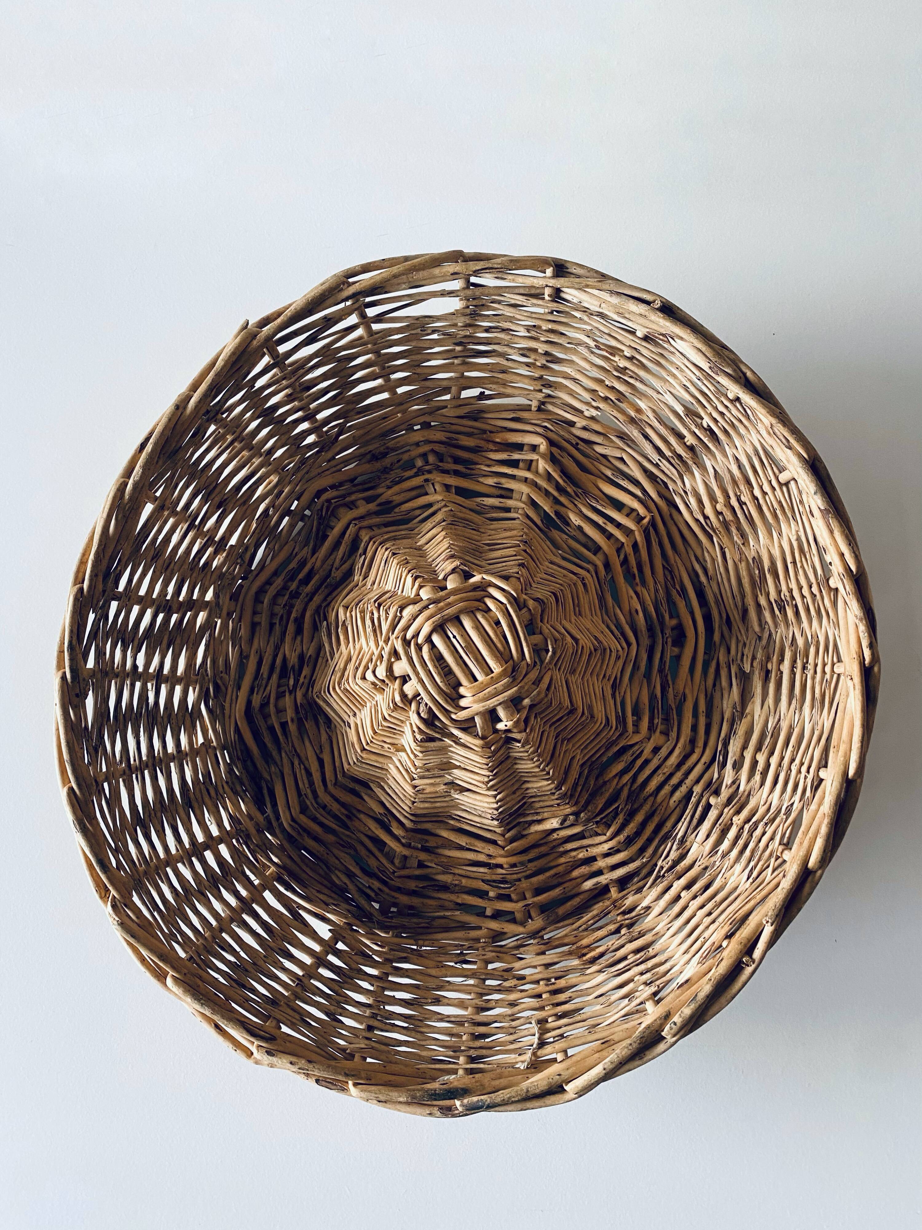 Old baker's panière