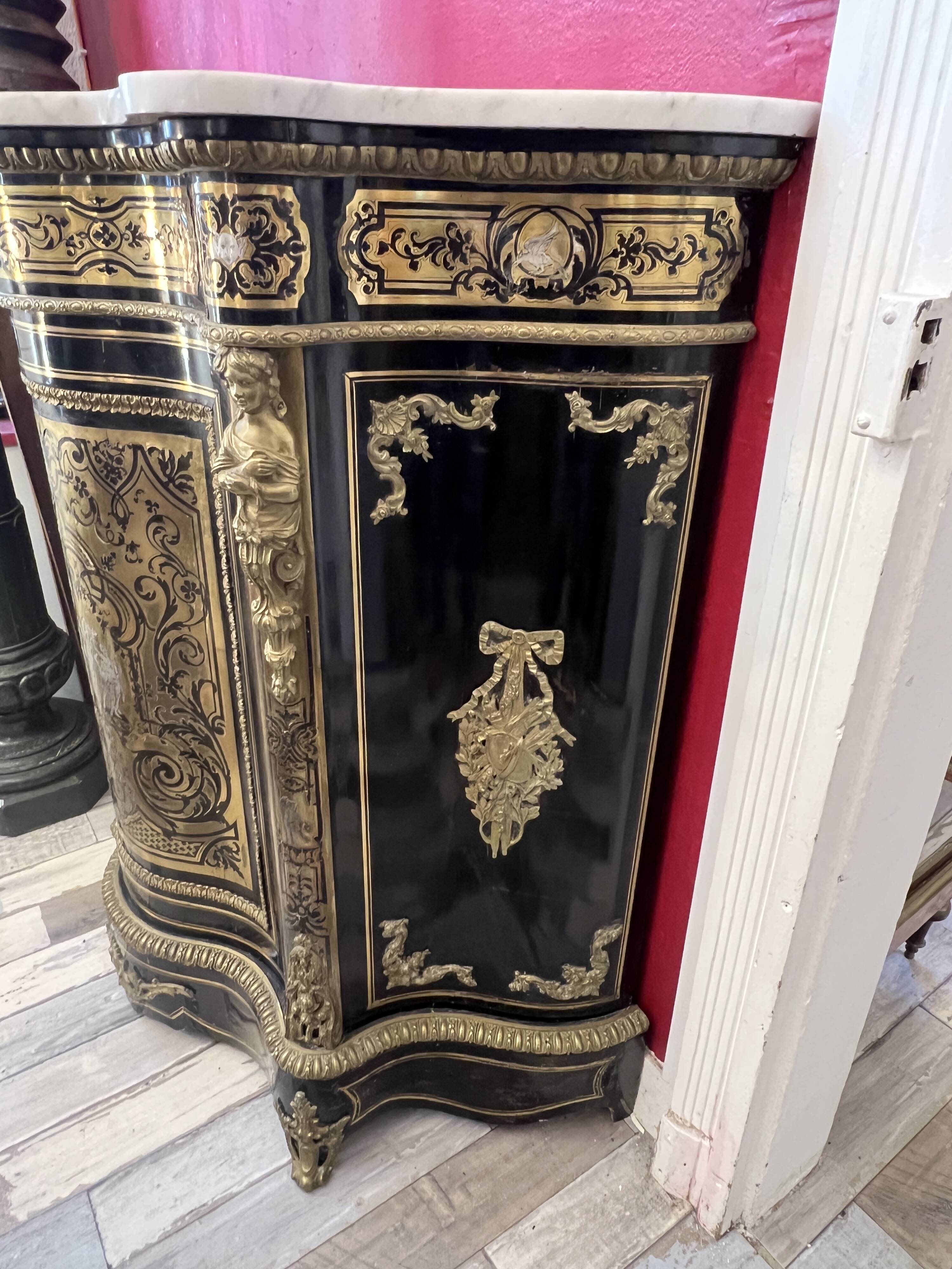 Low Boulle marquetry buffet, curved support furniture, Napoléon III period.