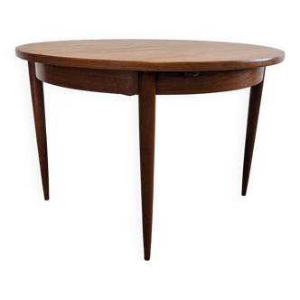 Scandinavian round extendable teak table from the 60s/70s