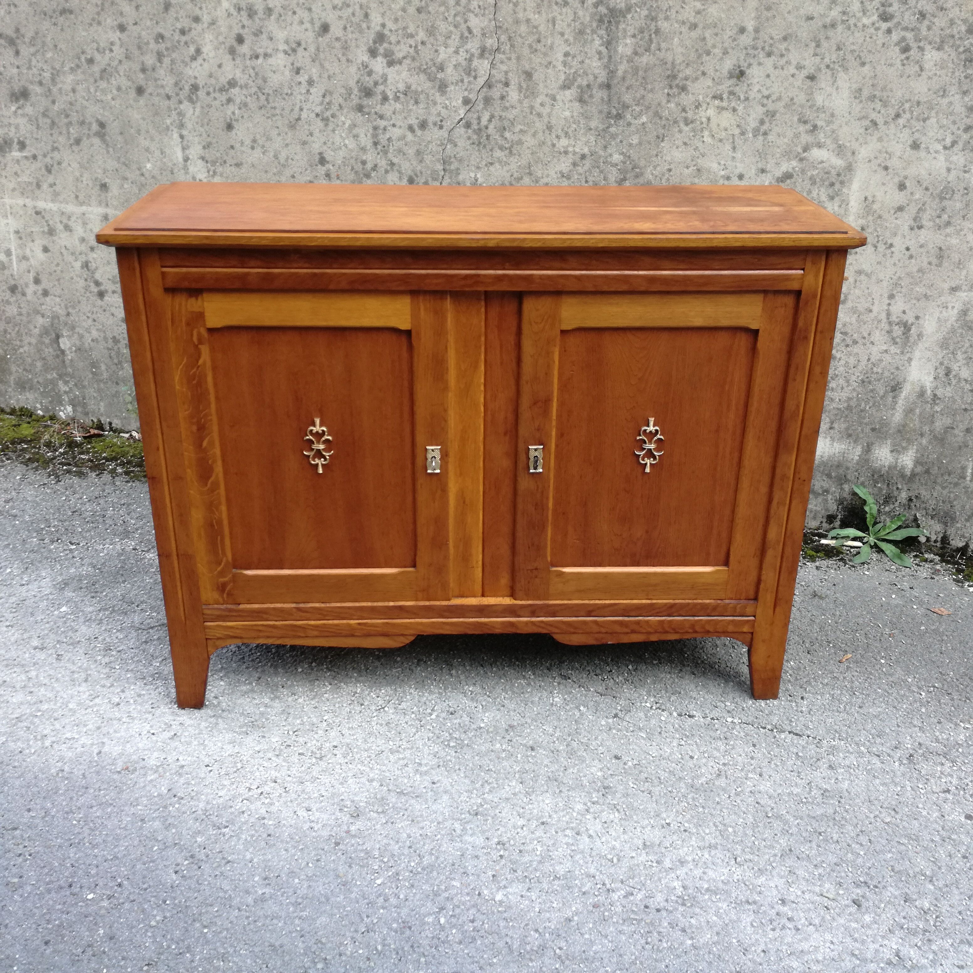 Parisian buffet with gold decorations - 123x94