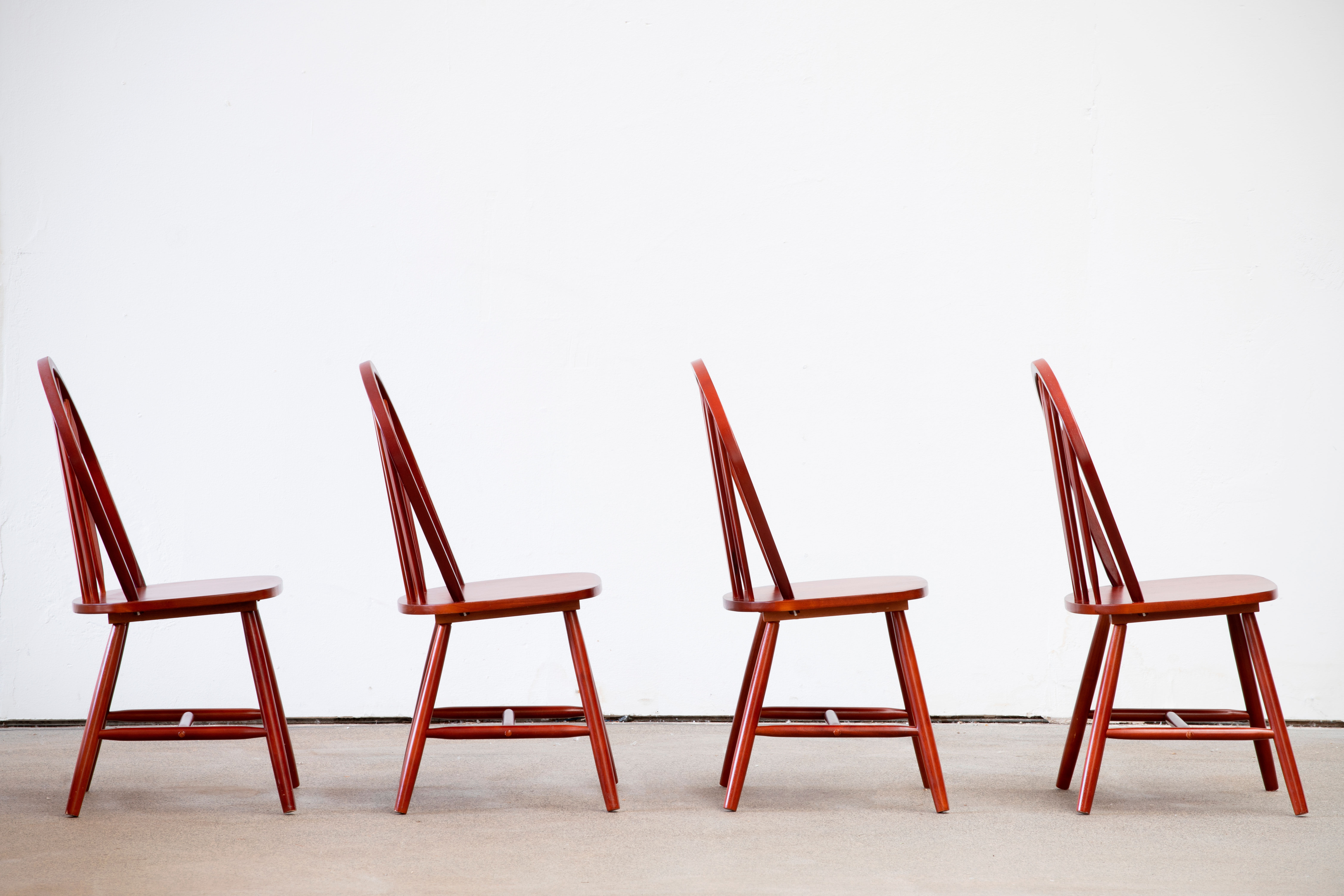 Série de 4 chaises scandinaves vintages