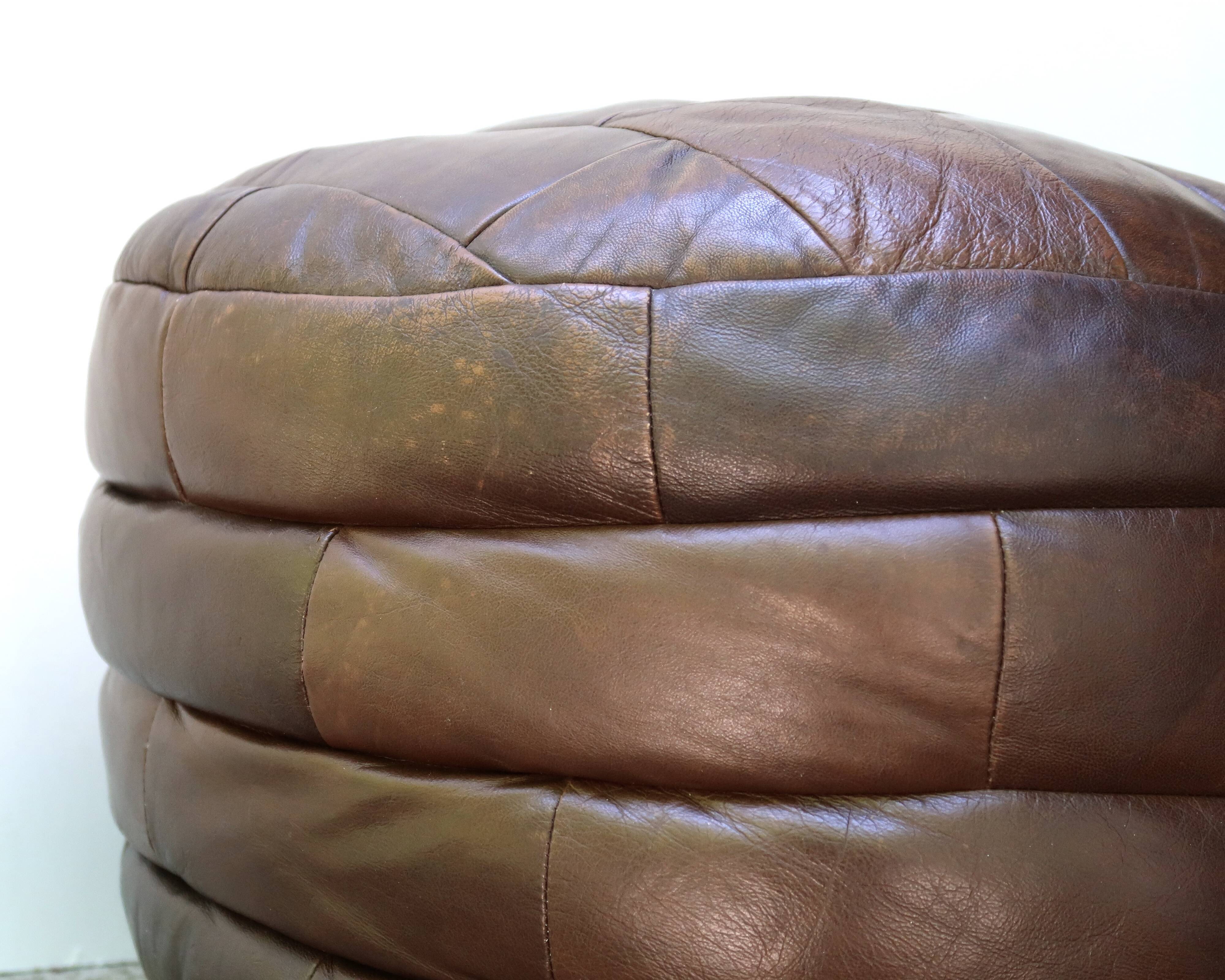 Pouf rond en patchwork de cuir marron foncé, années 70