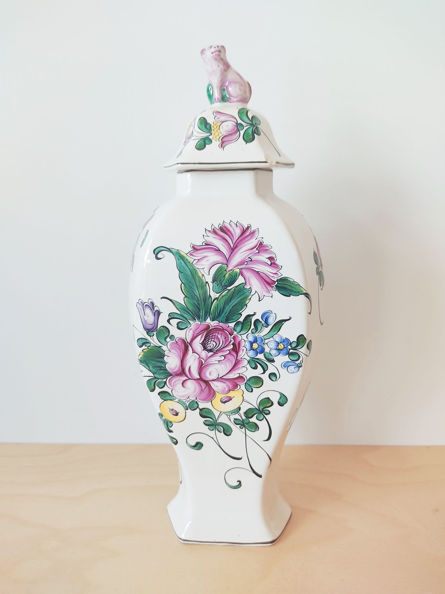 Vase décor fleurs peints à la main