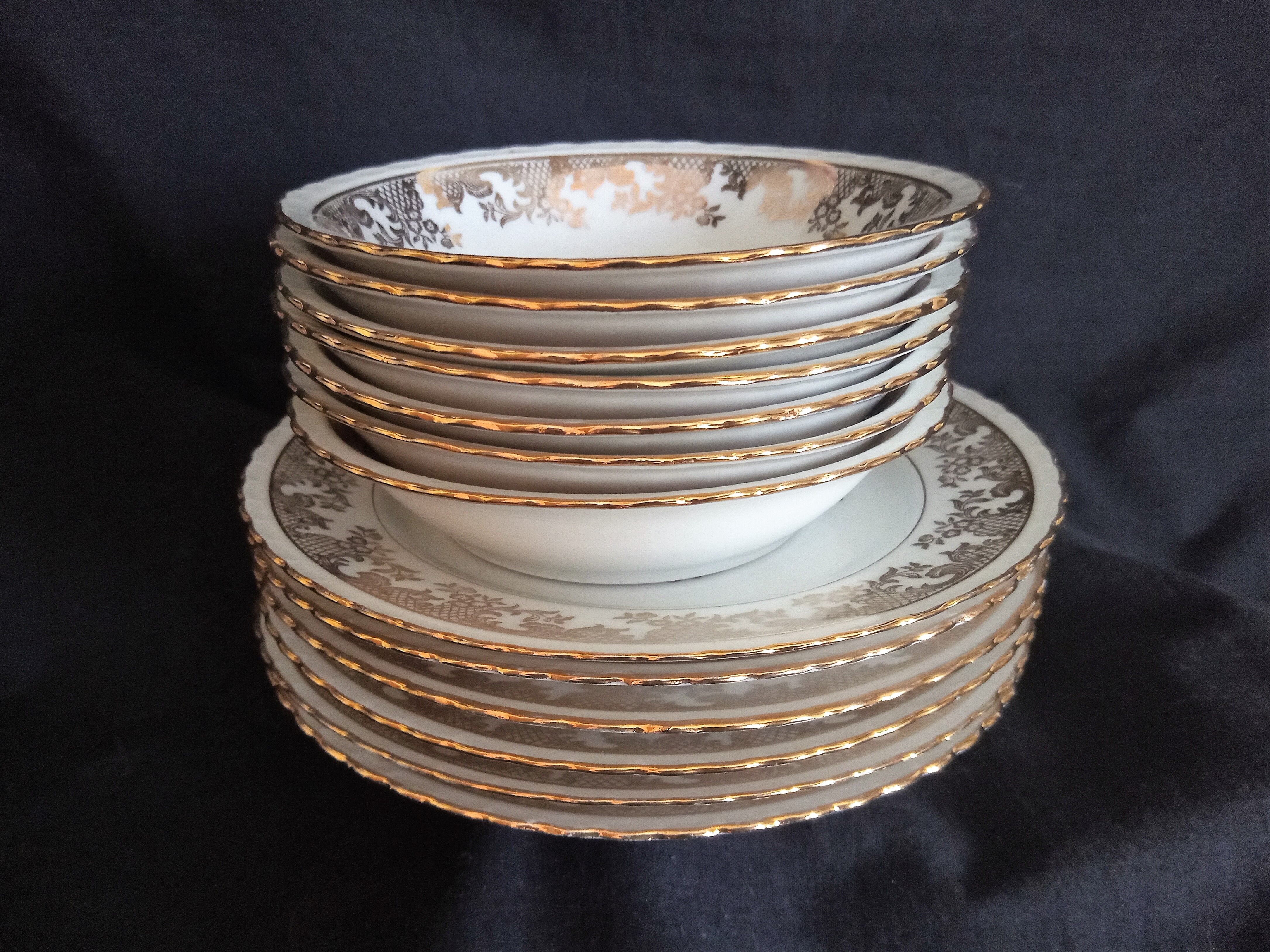Set of 13 plates with Japanese motifs in real Limoges porcelain