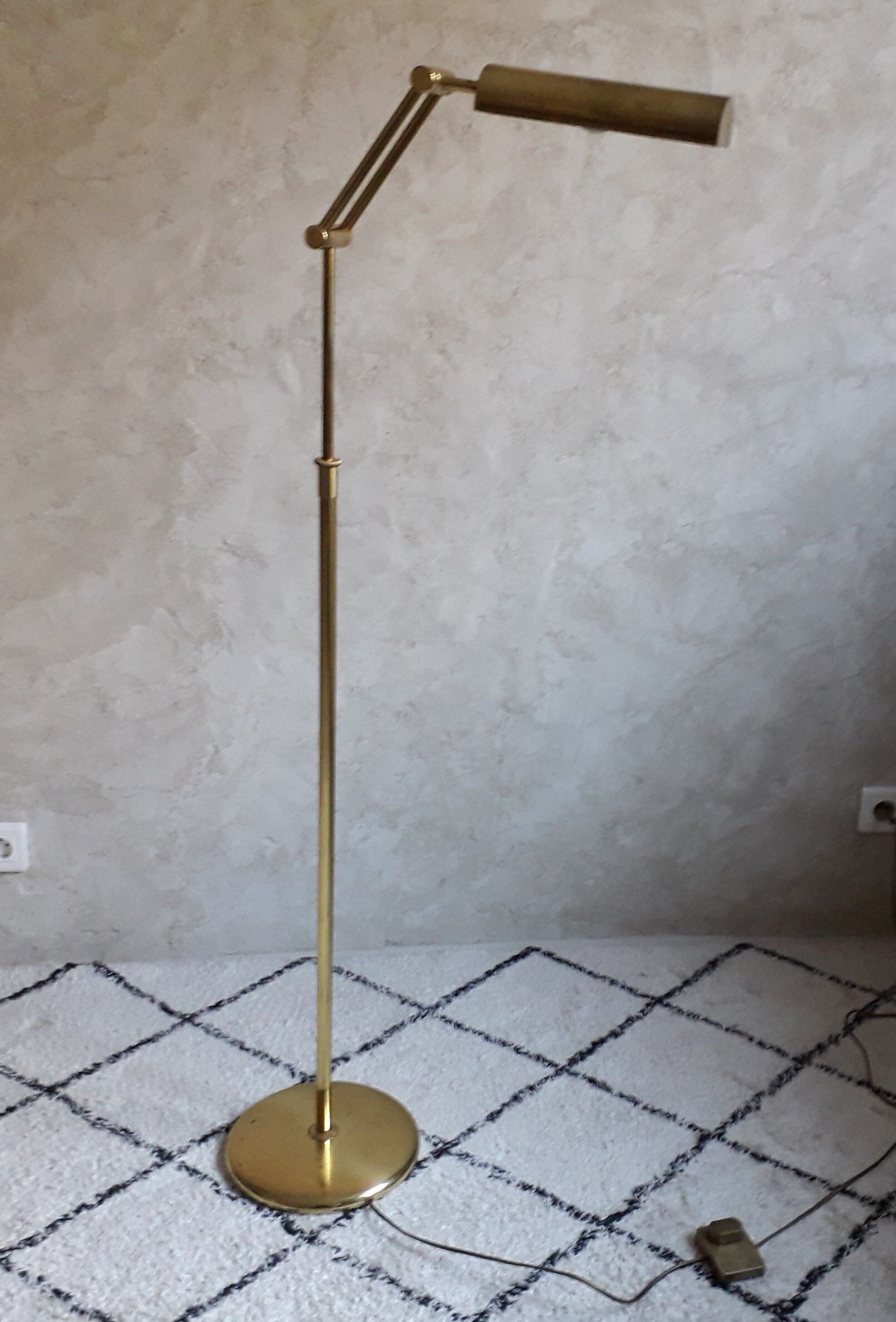 Brass articulated lamppost